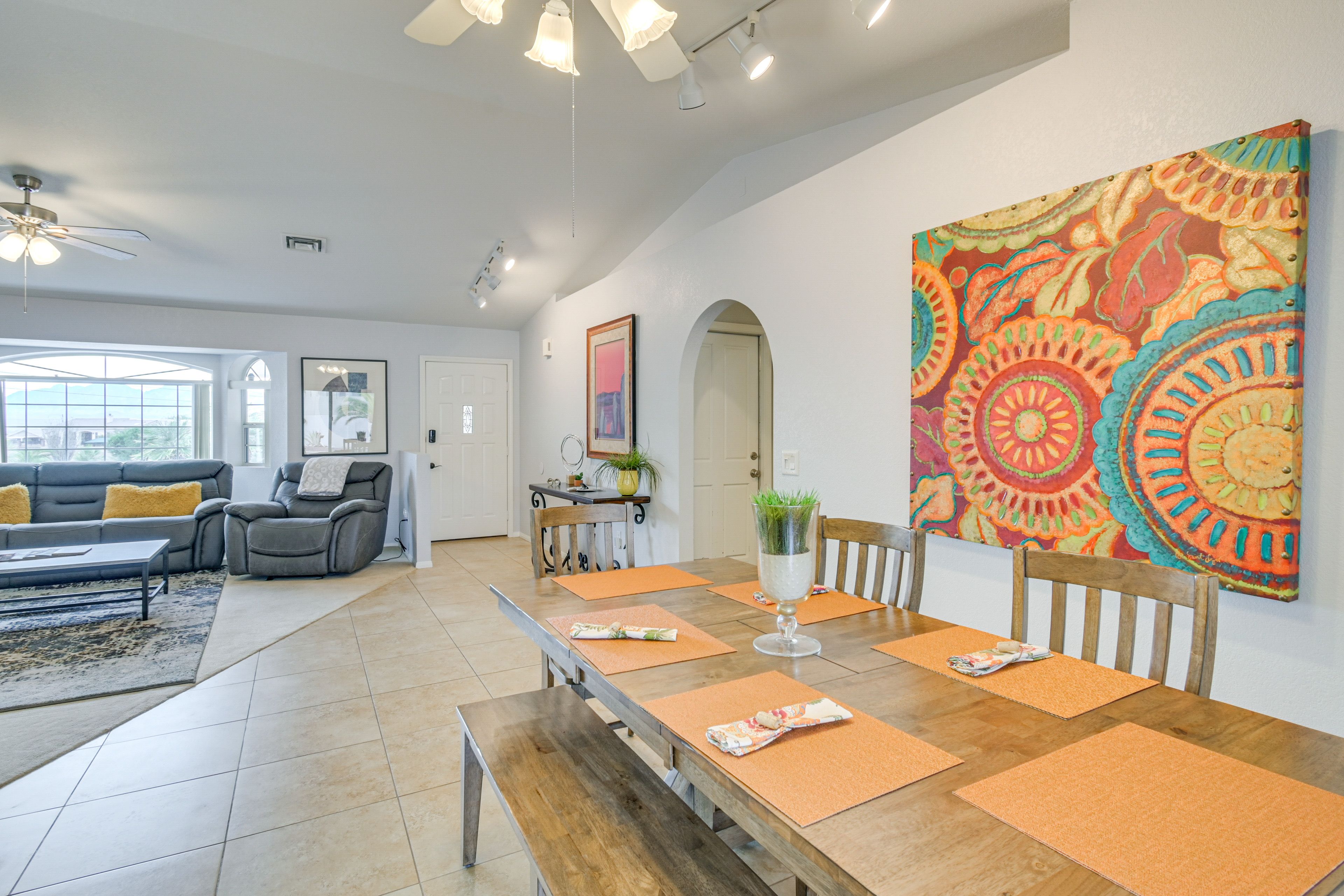 Dining Area | Dishware & Flatware Provided