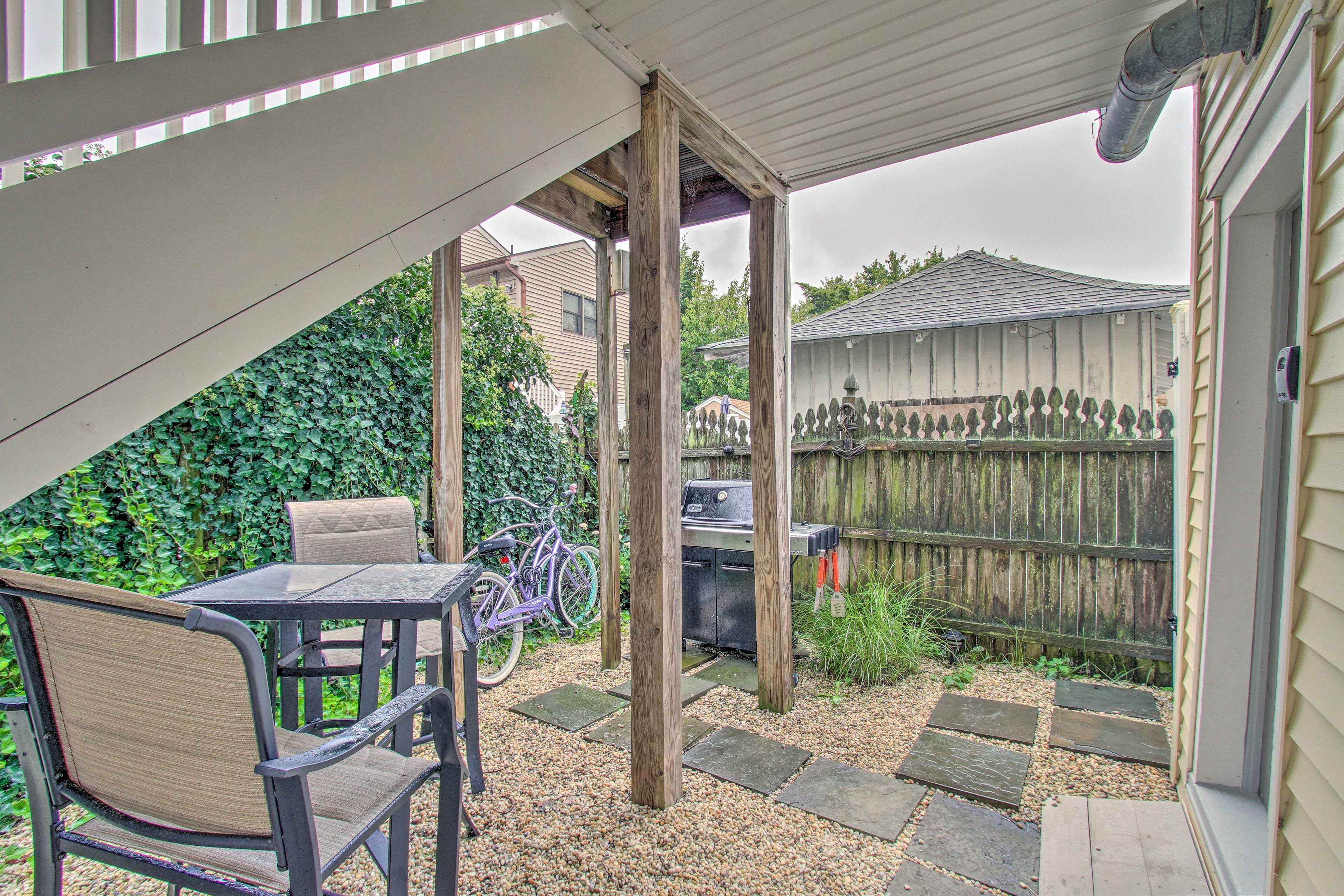 Private Patio | Gas Grill