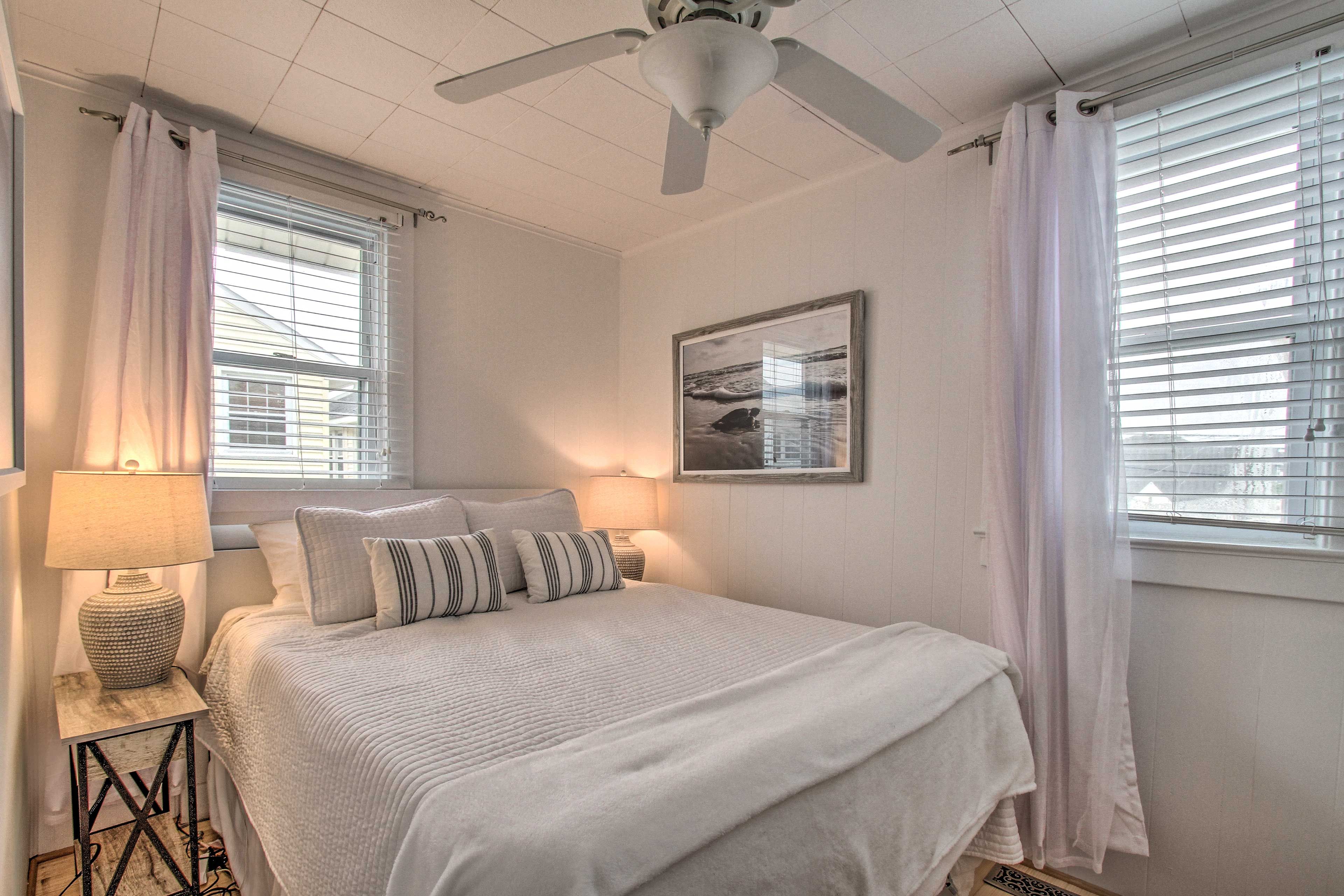 Bedroom 1 | Queen Bed