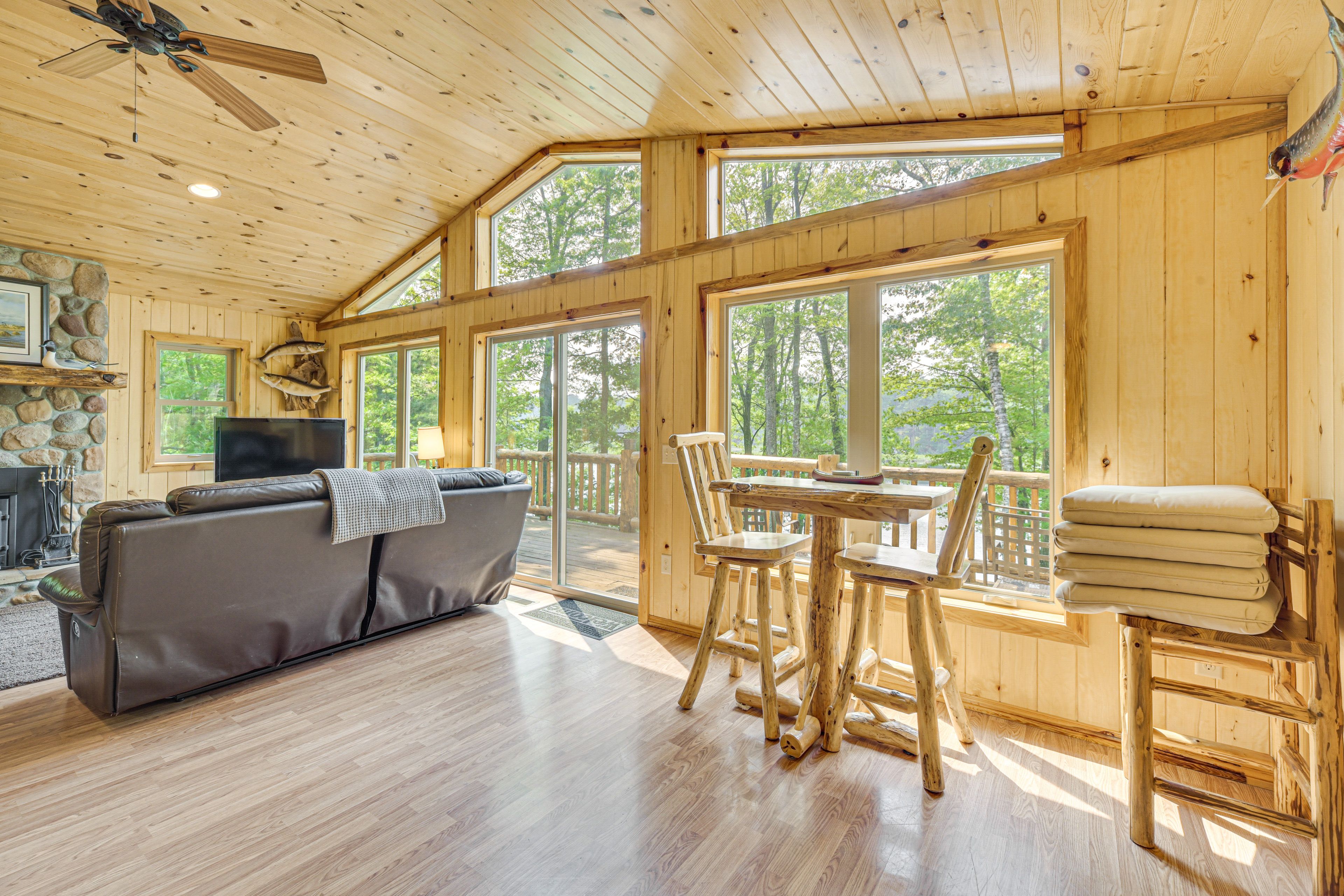 Dining Area | Dishware & Flatware Provided