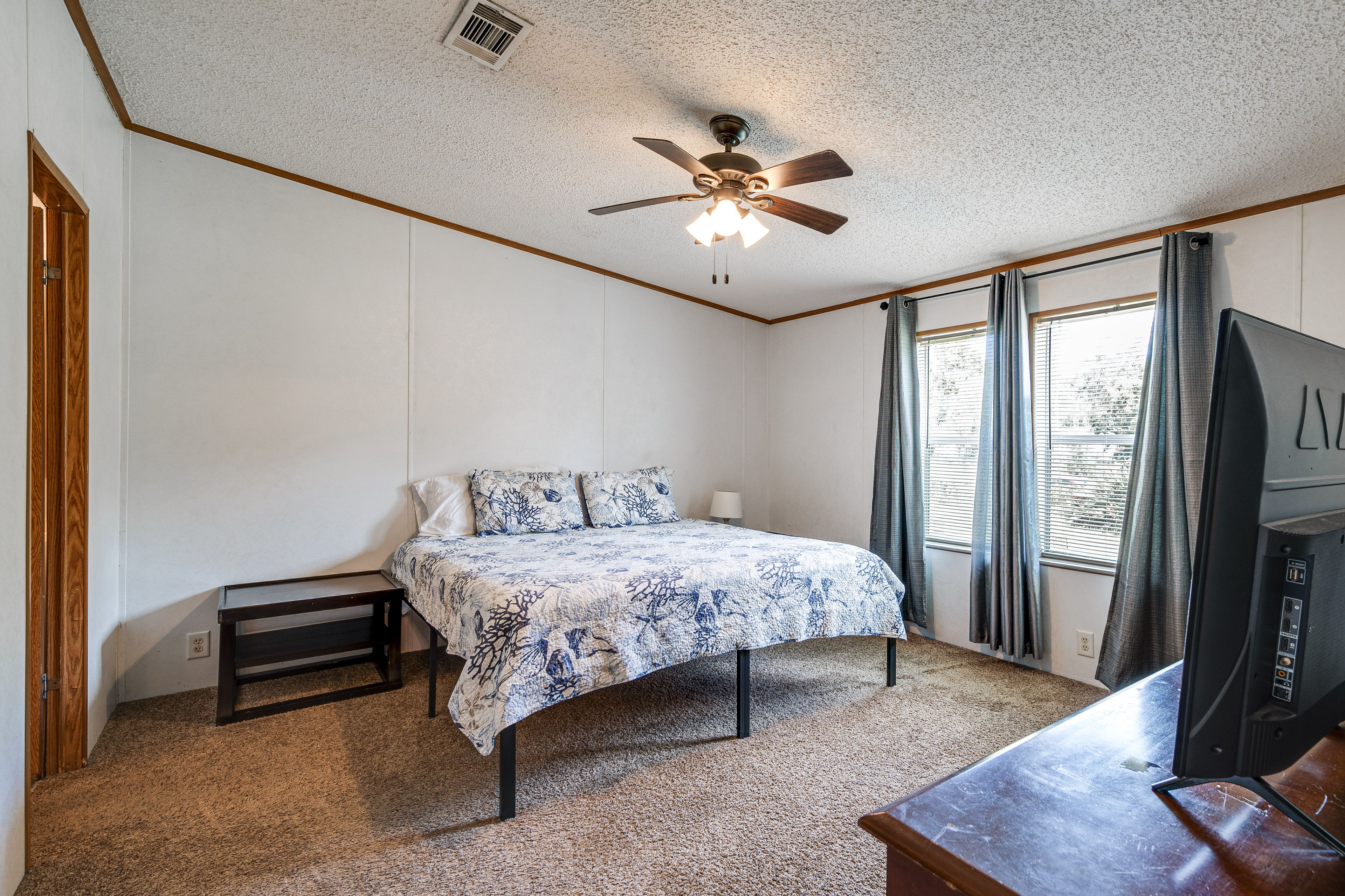Bedroom 1 | King Bed