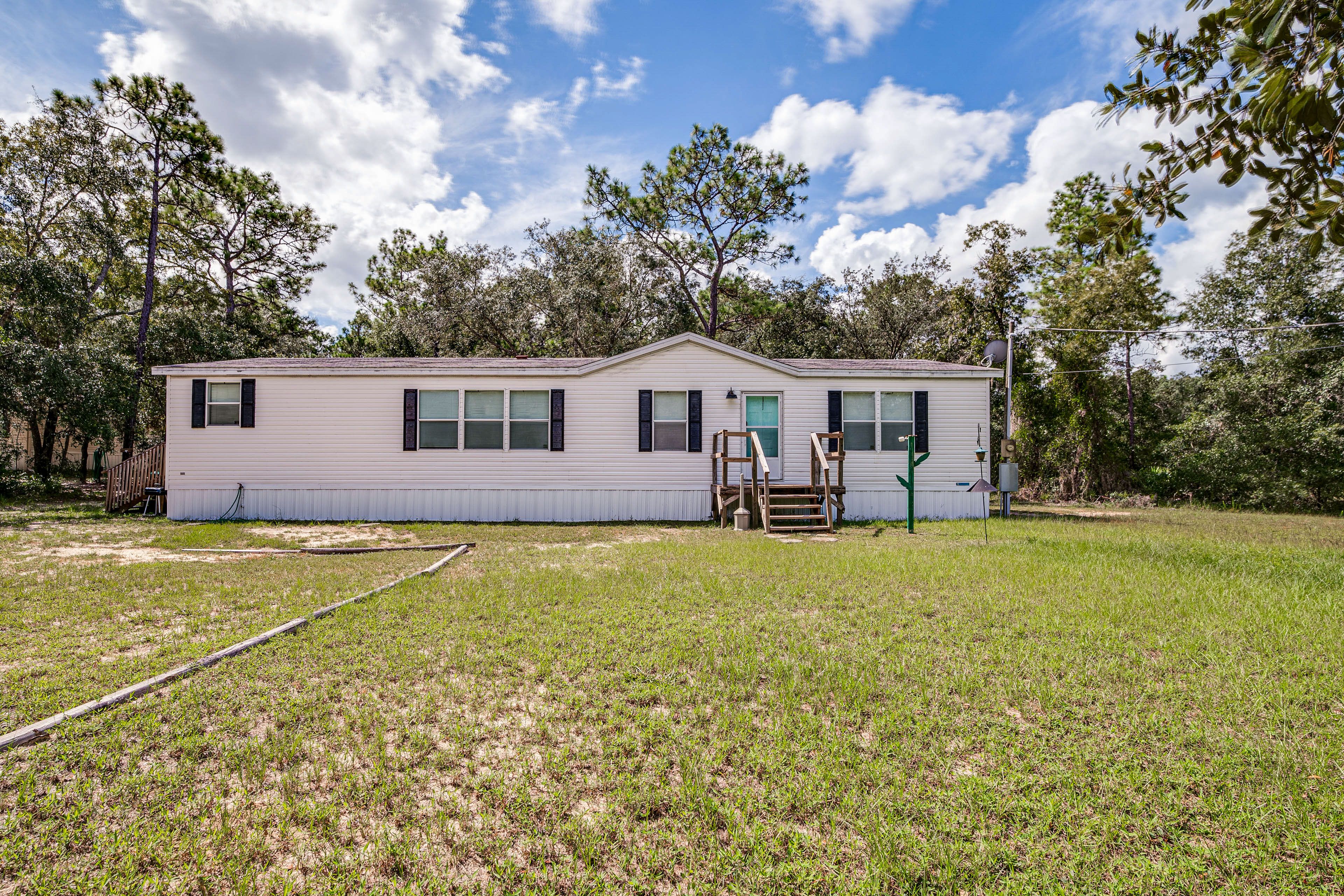 Home Exterior | Large Yard Space