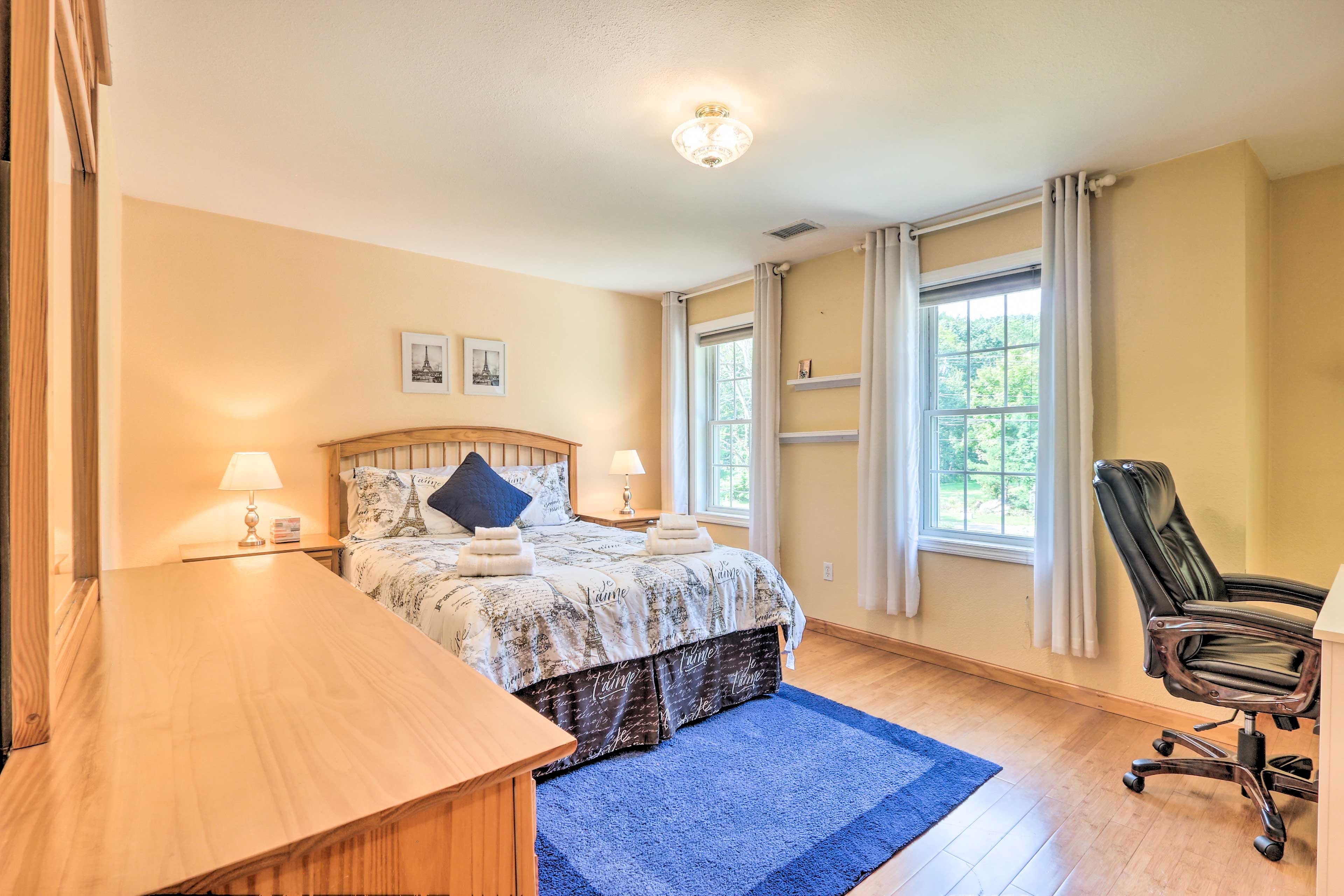 Bedroom 3 | Queen Bed