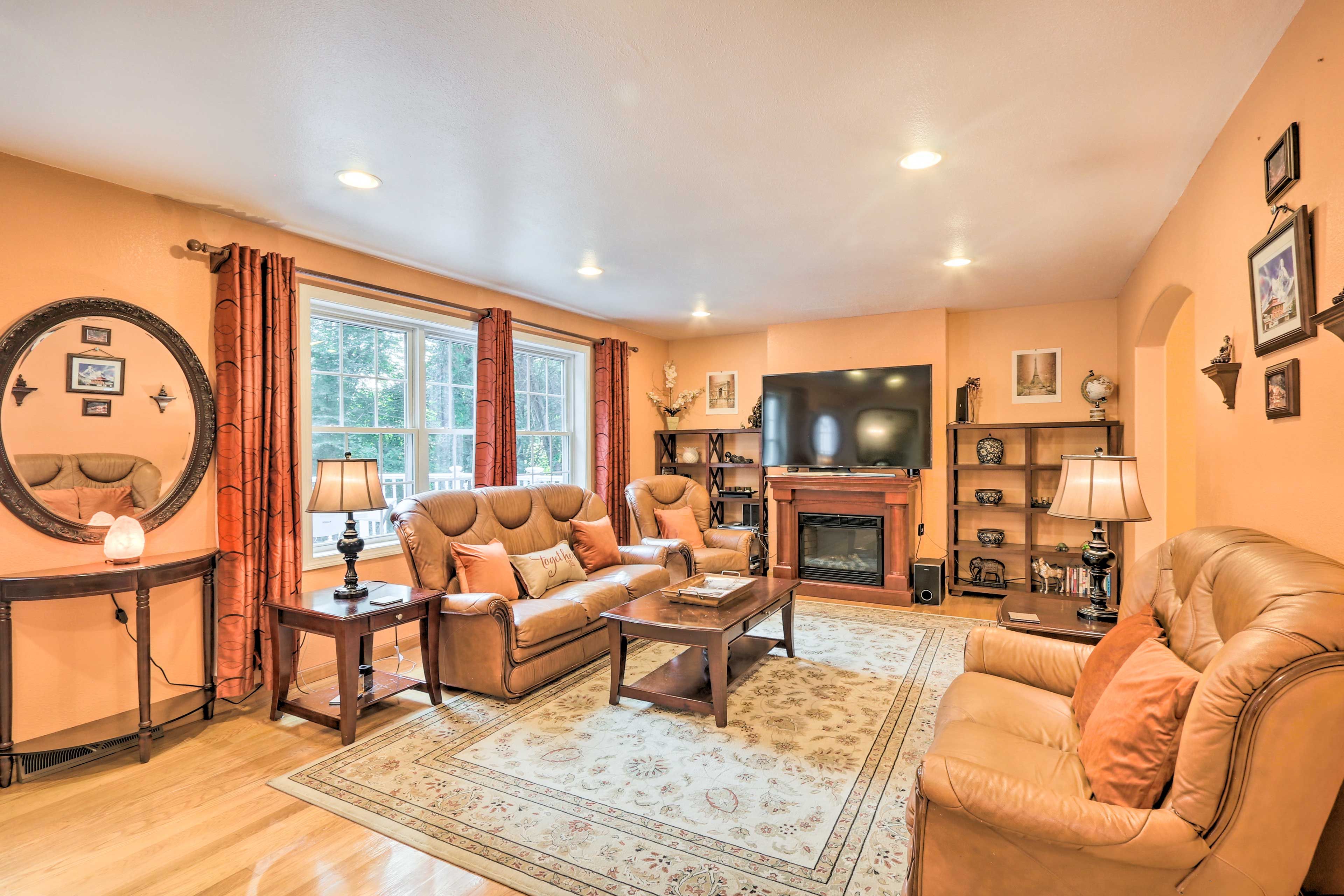 Living Room | Dog Friendly w/ Fee (Max 2)