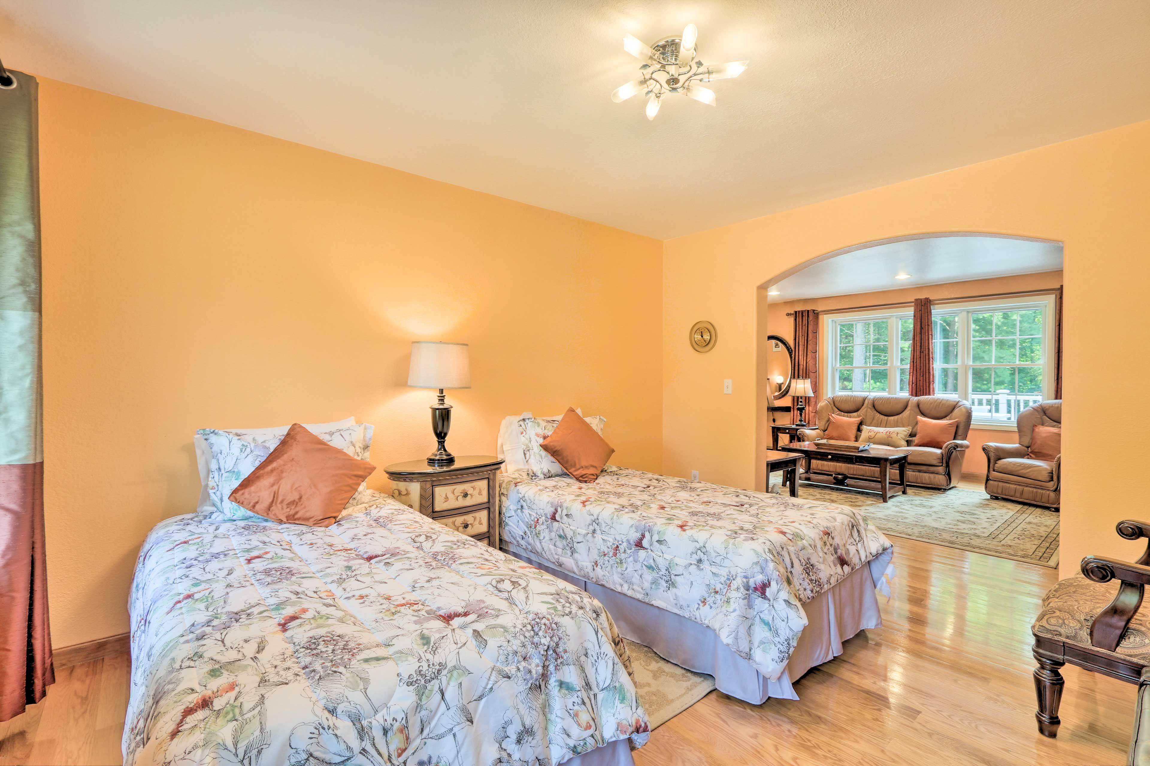Living Room | 2 Twin Beds | 1st Floor | No Stairs Required