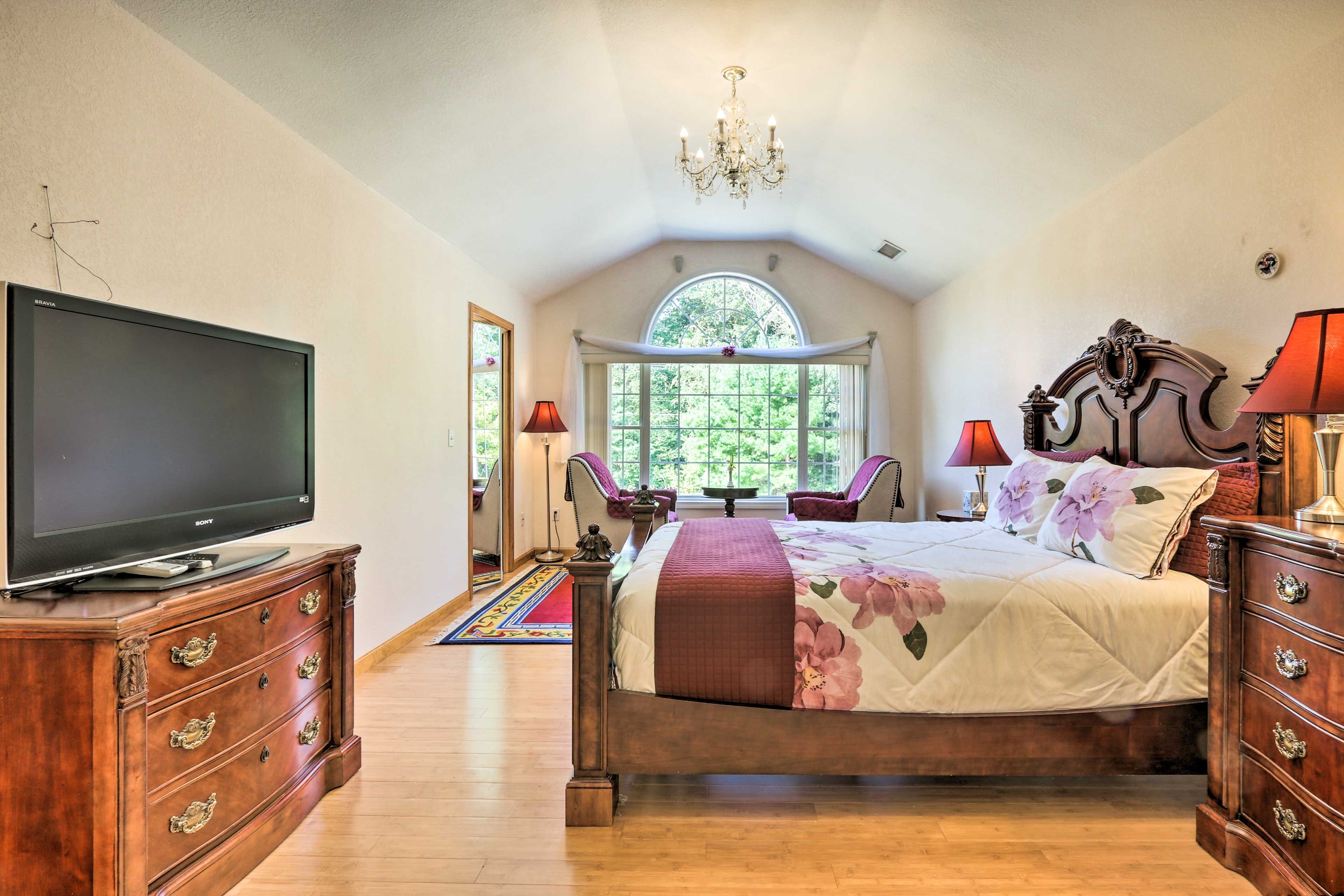 Bedroom 1 | Smart TV | Linens Provided