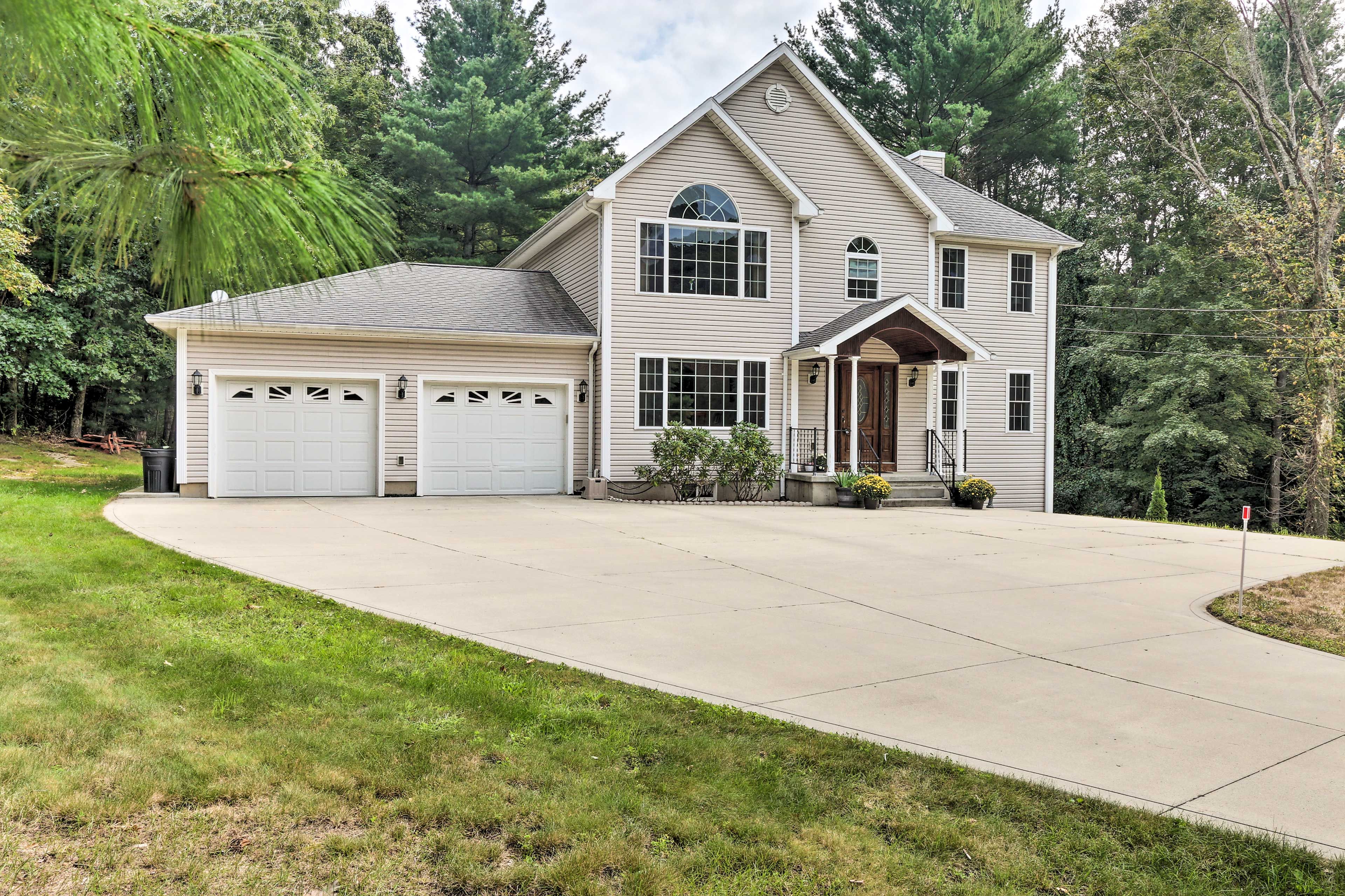 Property Exterior | Parking | Driveway (6 Vehicles) | Trailer/RV Parking
