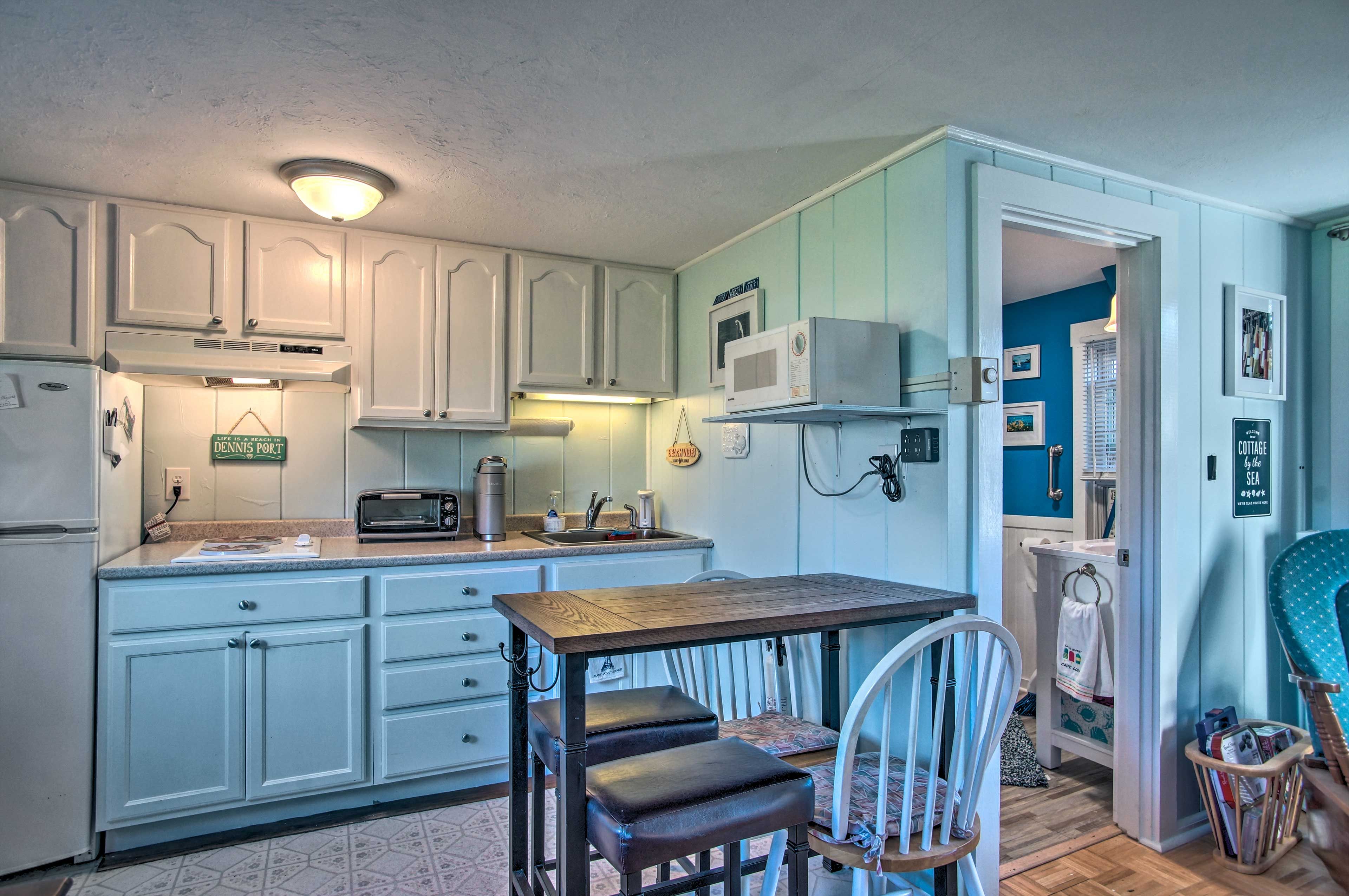 Well-Equipped Kitchenette