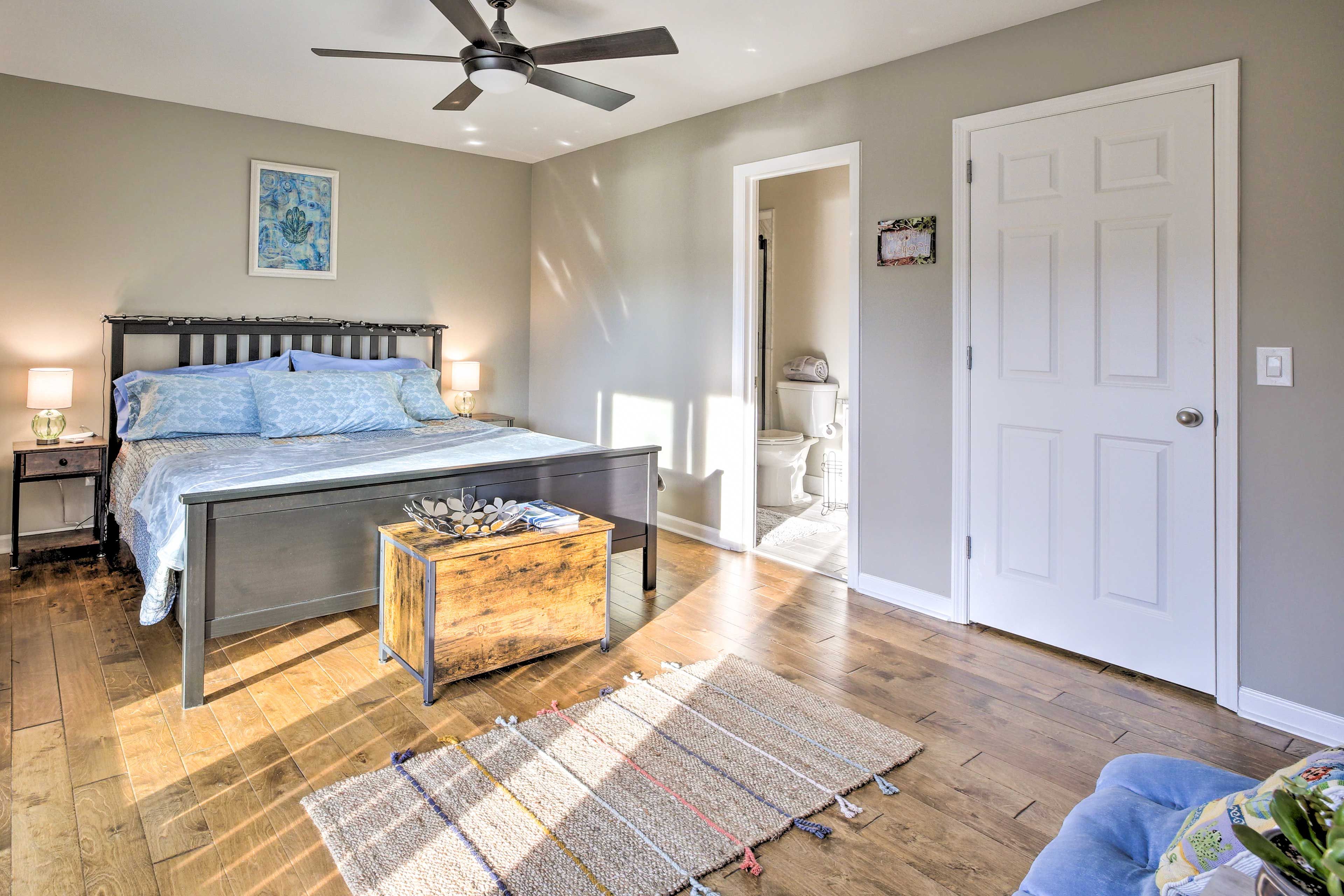 Bedroom 1 | King Bed