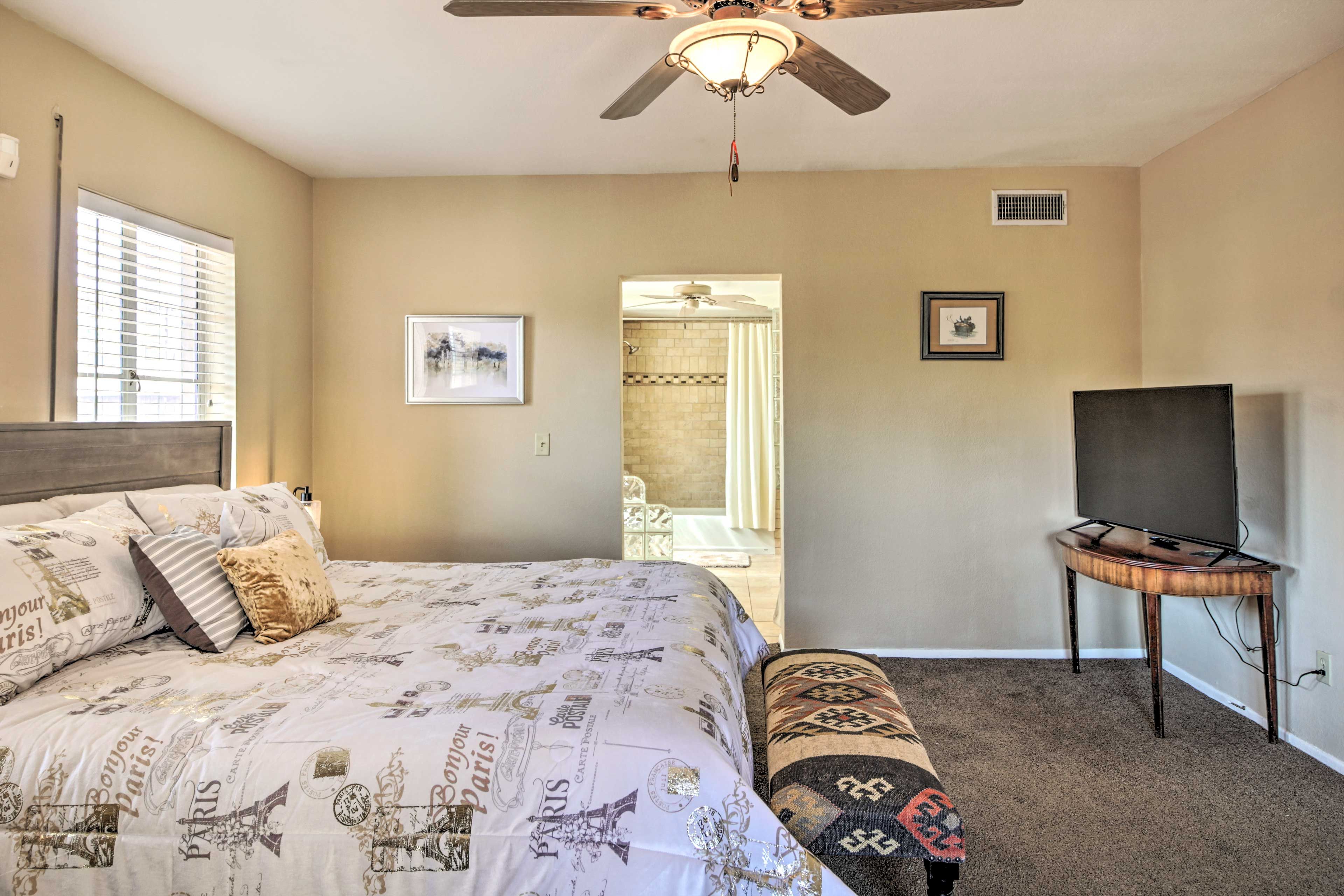 Bedroom 1 | Smart TV (No Cable Access)