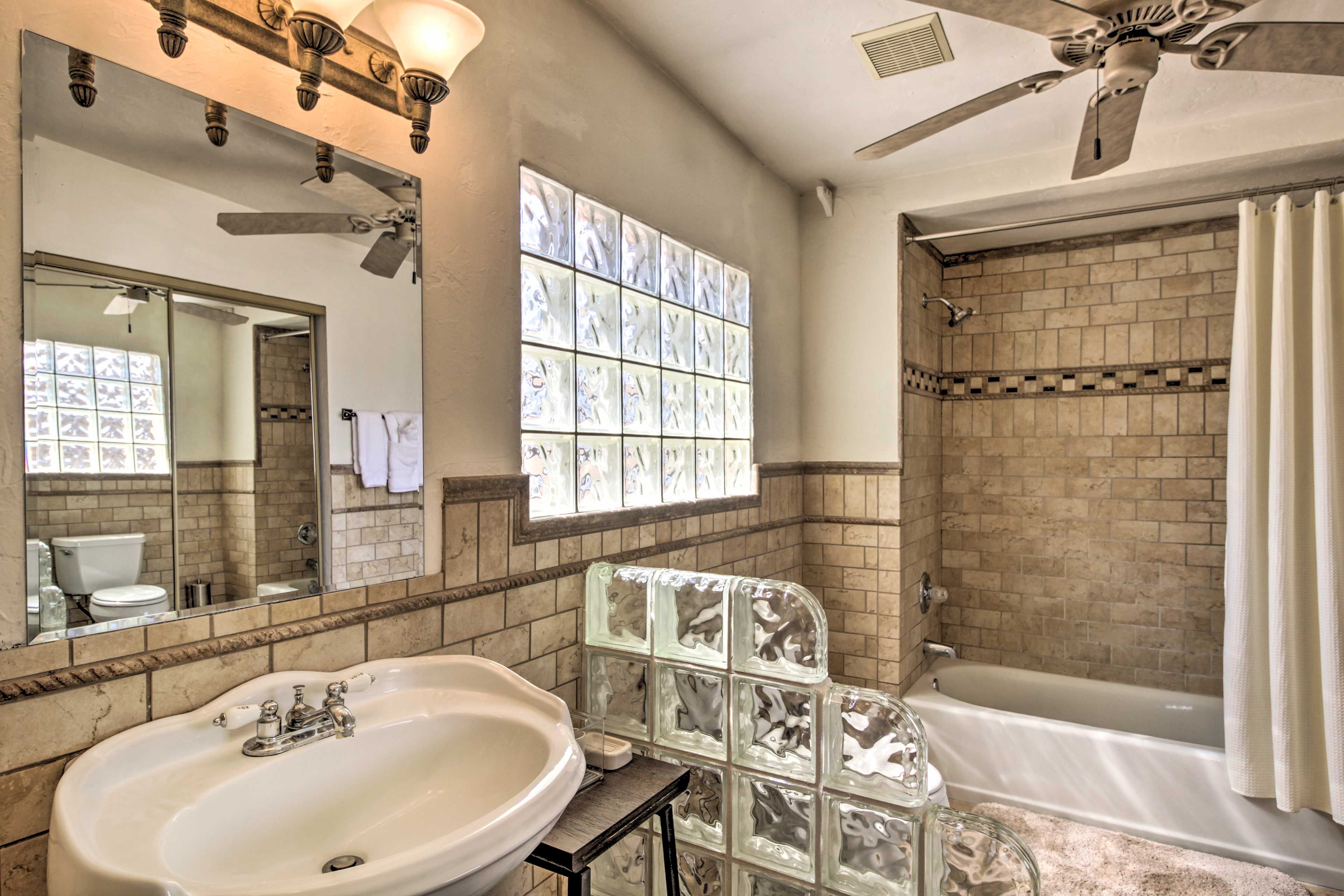 En-Suite Full Bathroom
