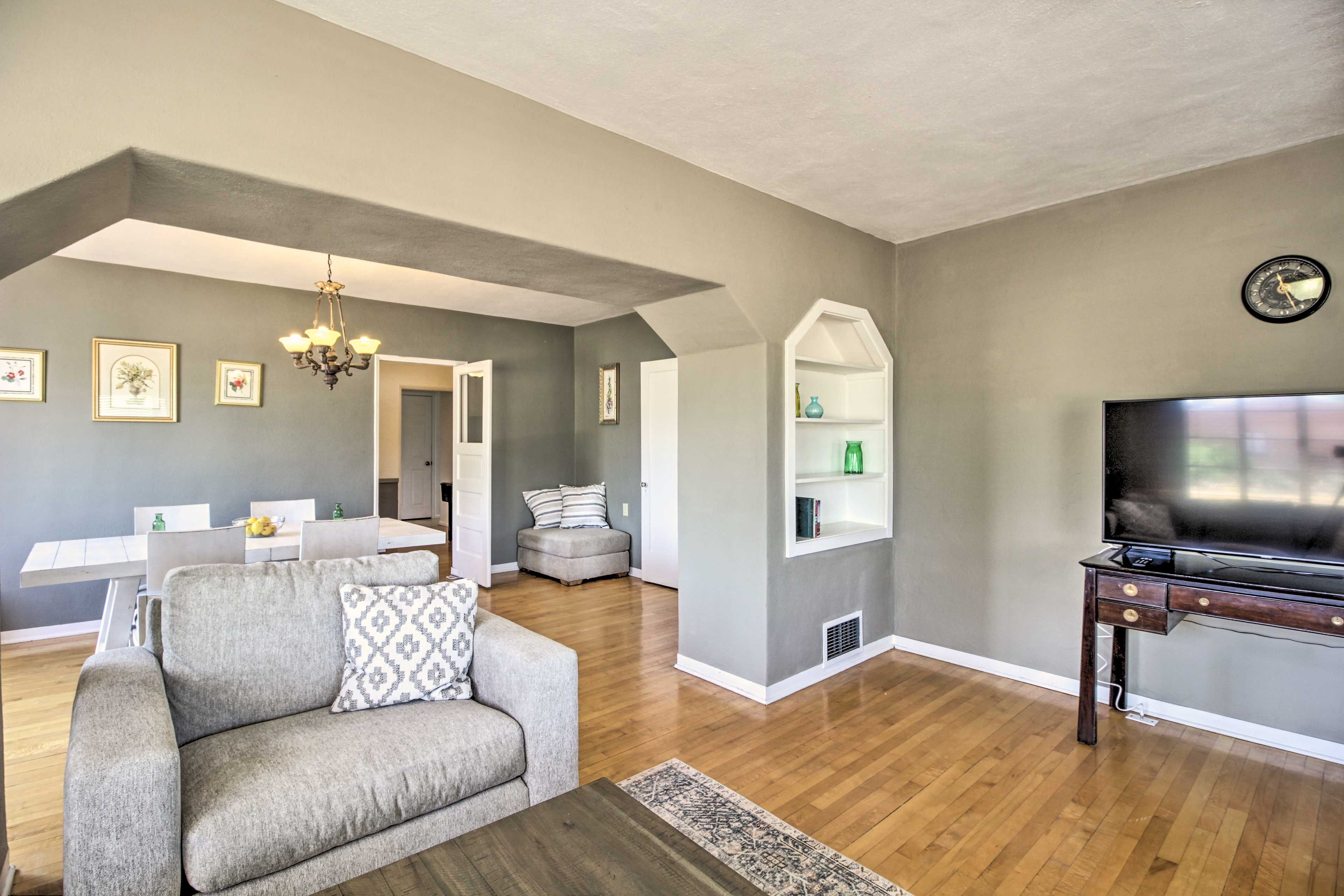 Living Room | Smart TV w/ Fire TV (No Cable Access)