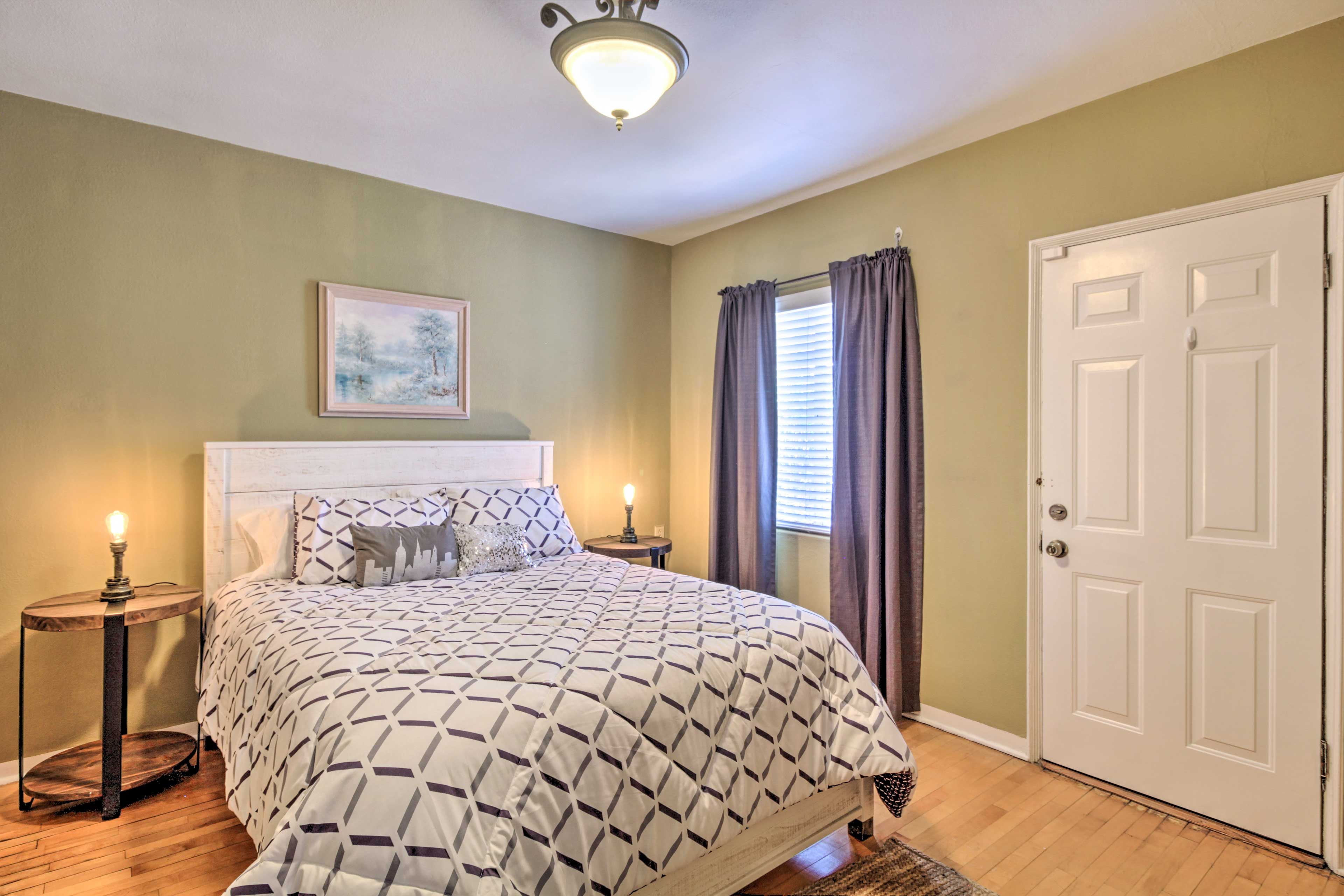 Bedroom 3 | Queen Bed