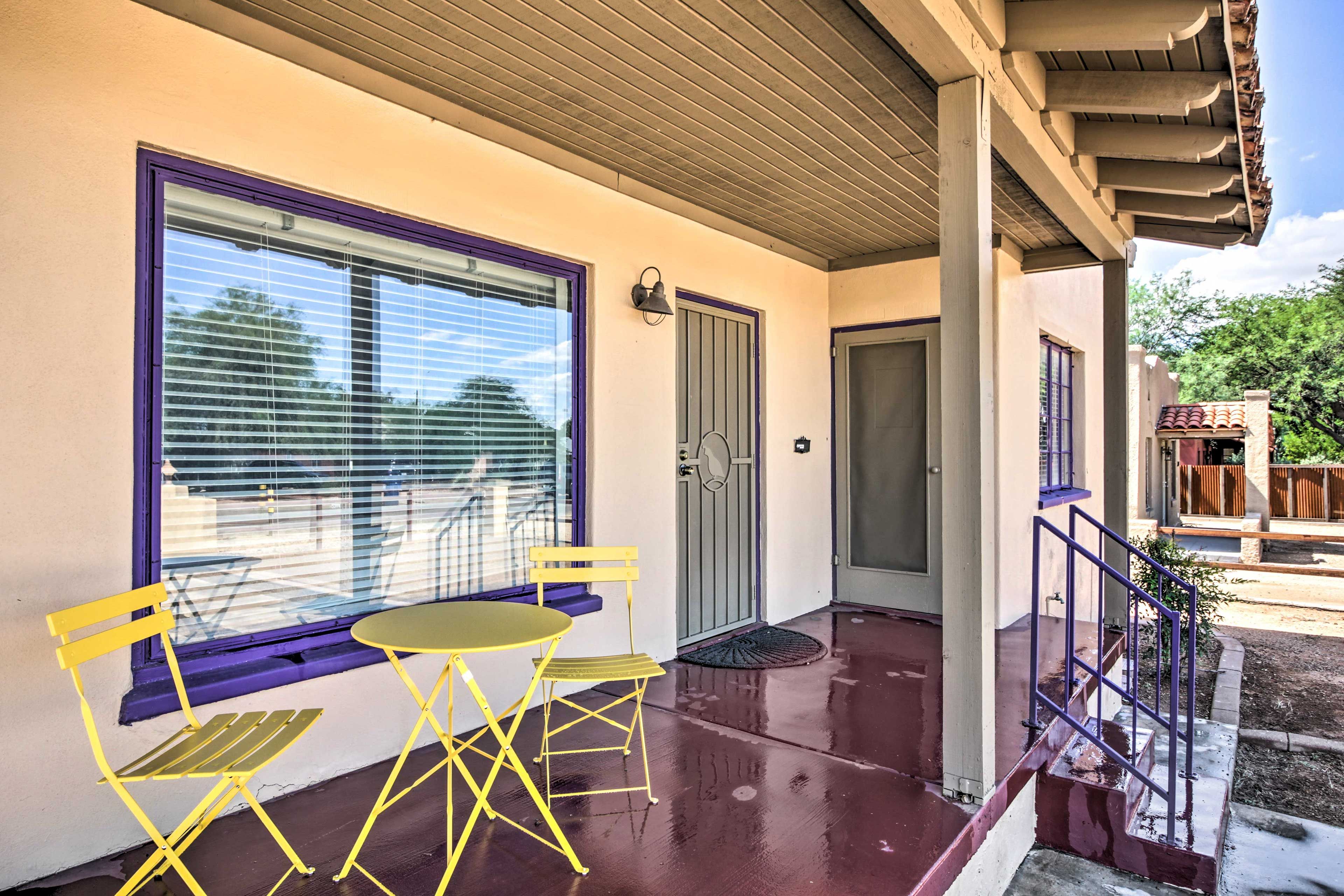 Front Porch | 2 Steps Required