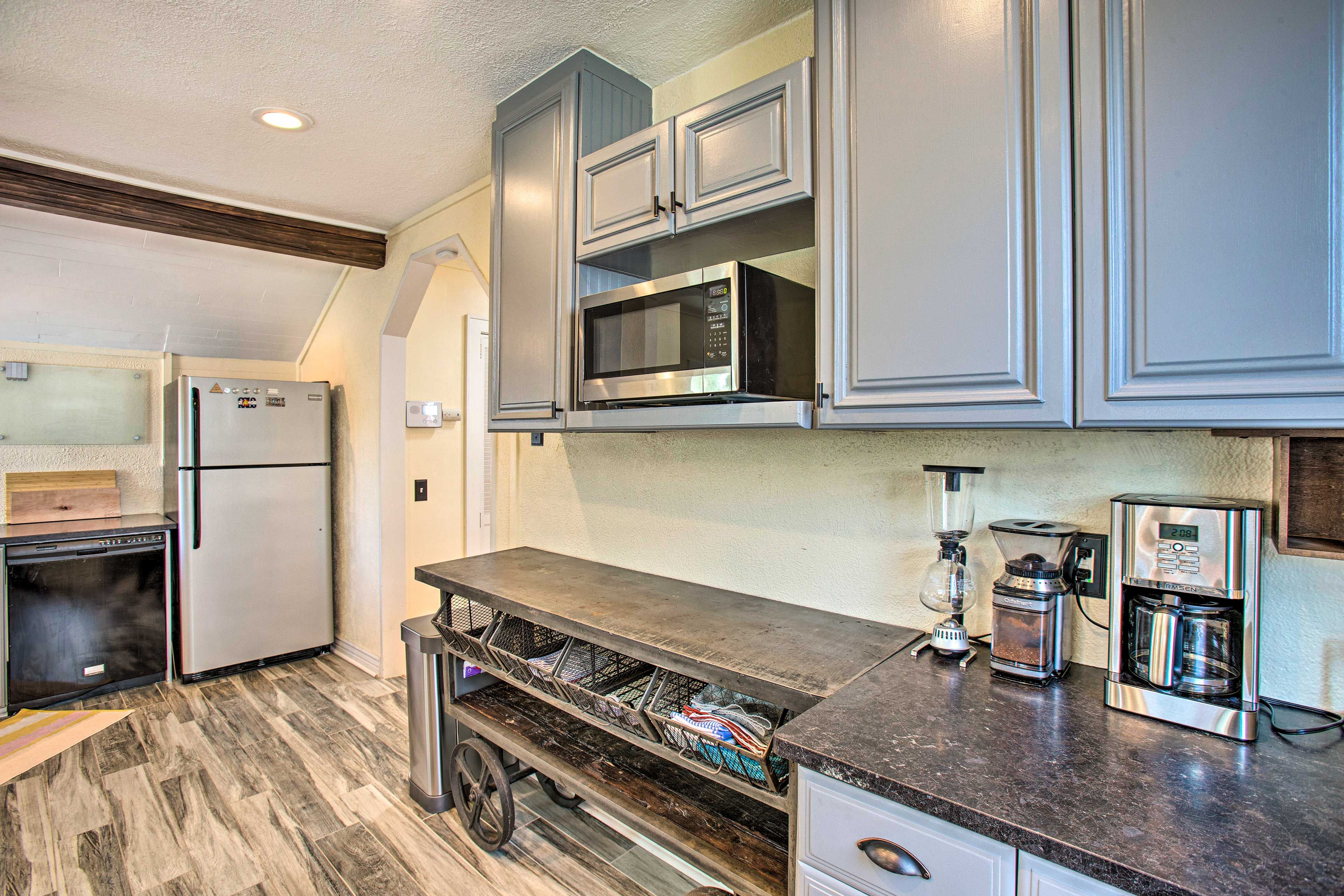 Fully Equipped Kitchen | Cooking Utensils | Hot Water Pot