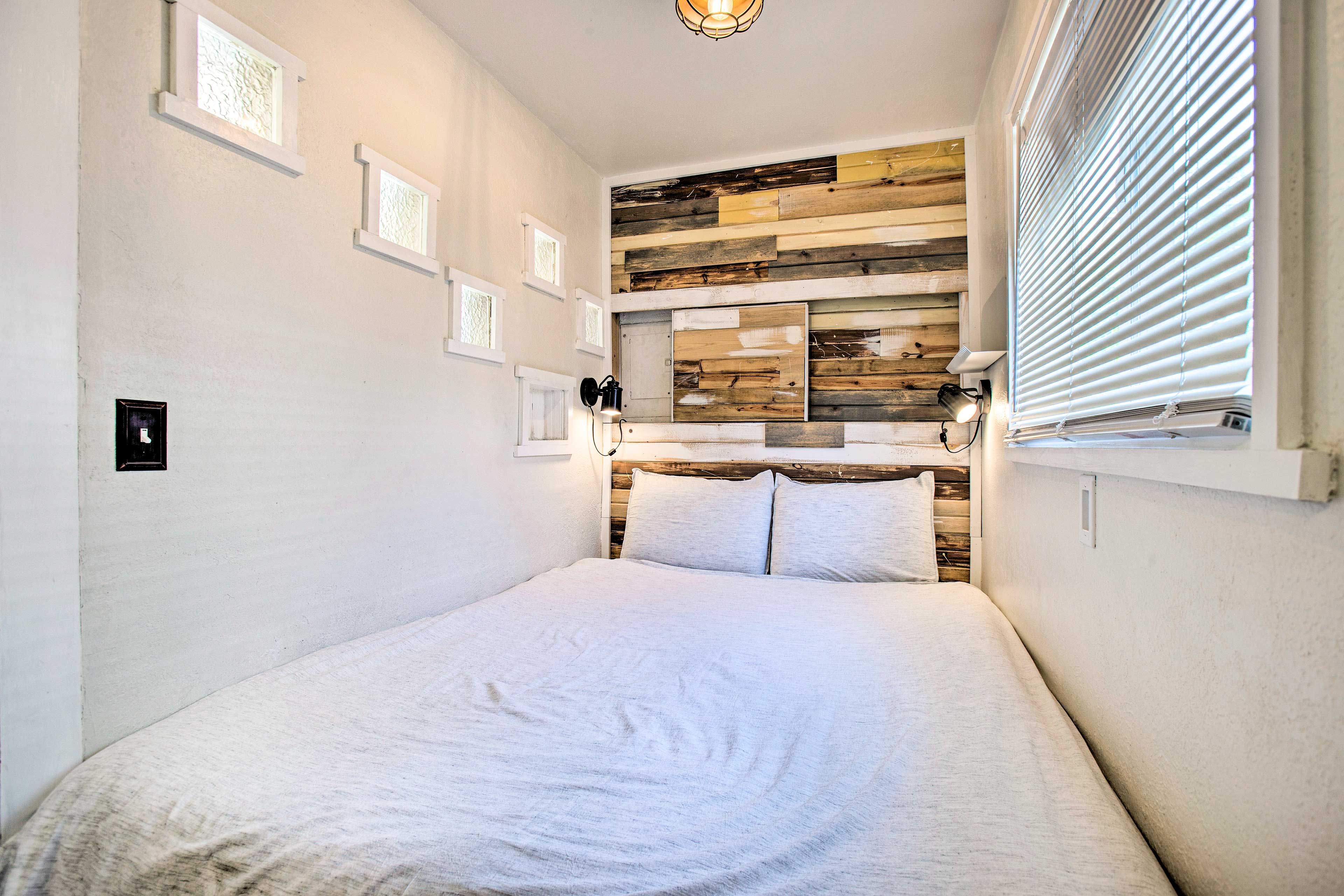 Bedroom 1 | Books | Free WiFi