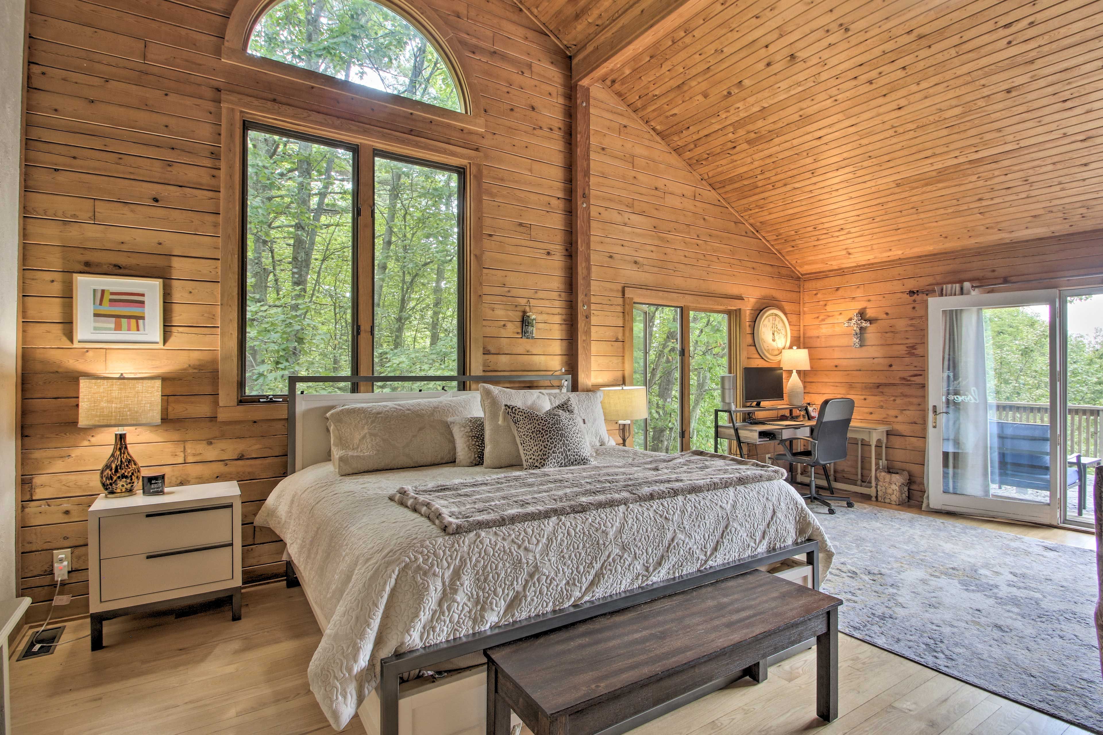 Bedroom 1 | King Bed