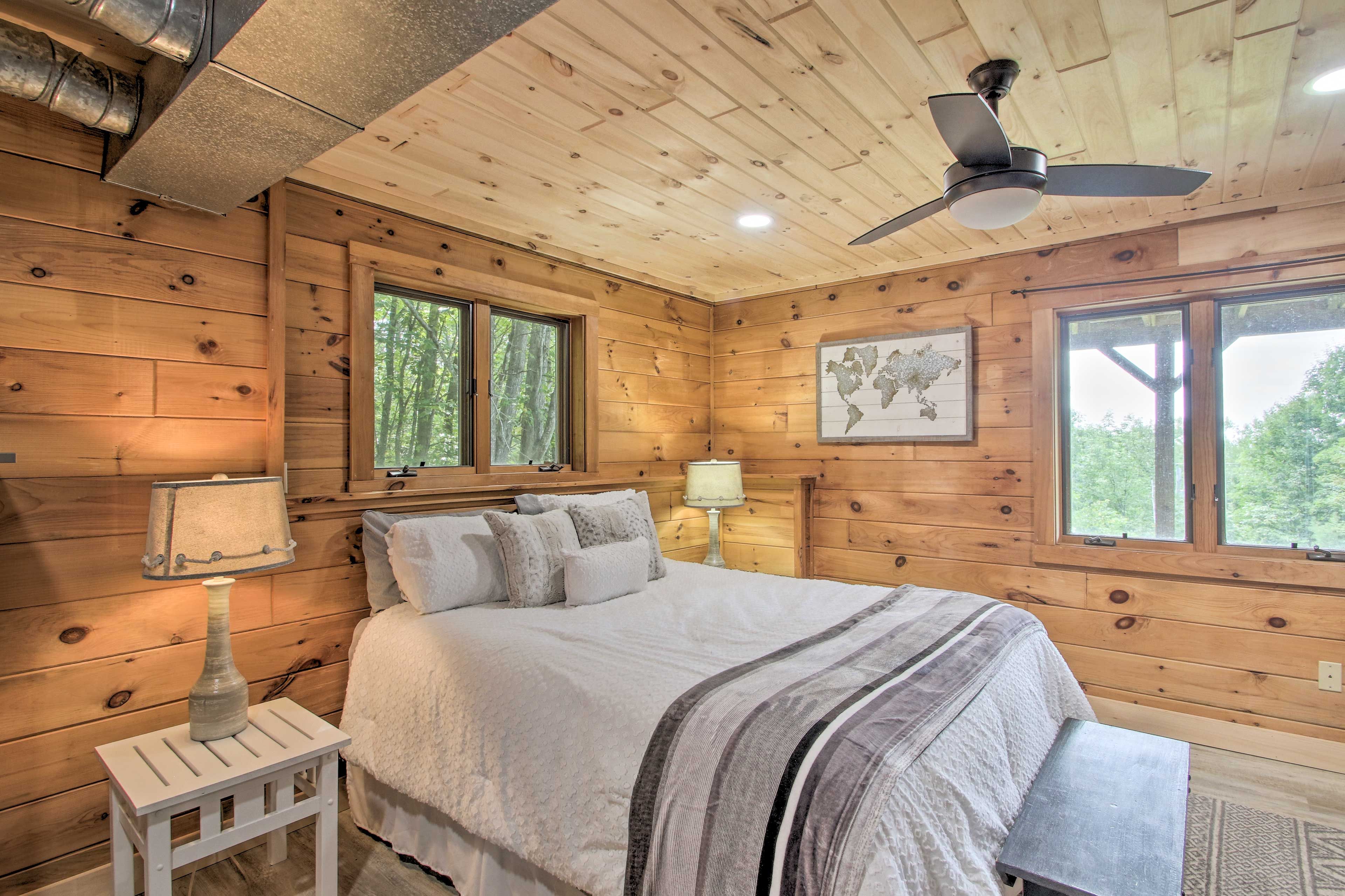 Bedroom 5 | Queen Bed