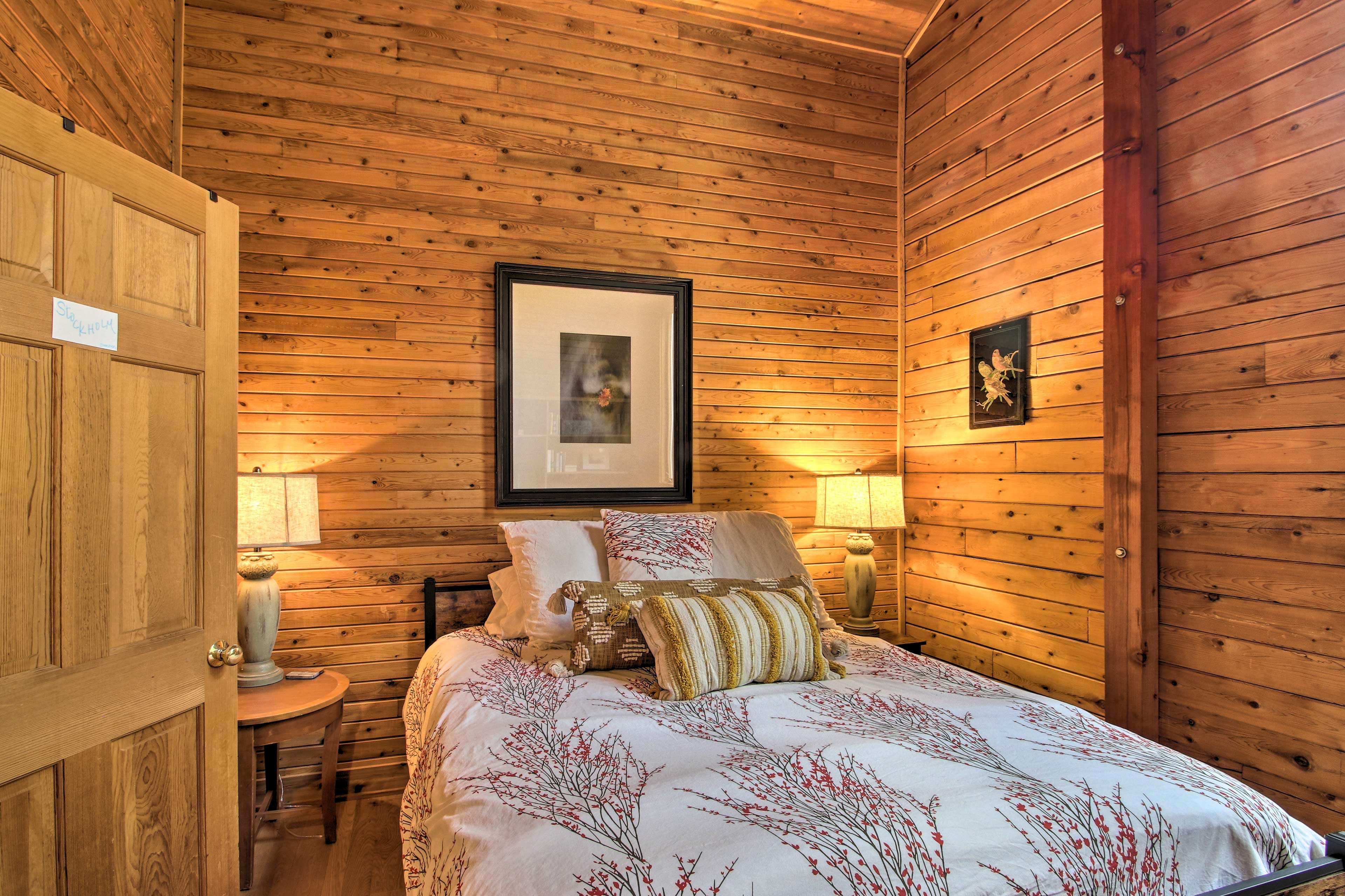 Bedroom 3 | Queen Bed