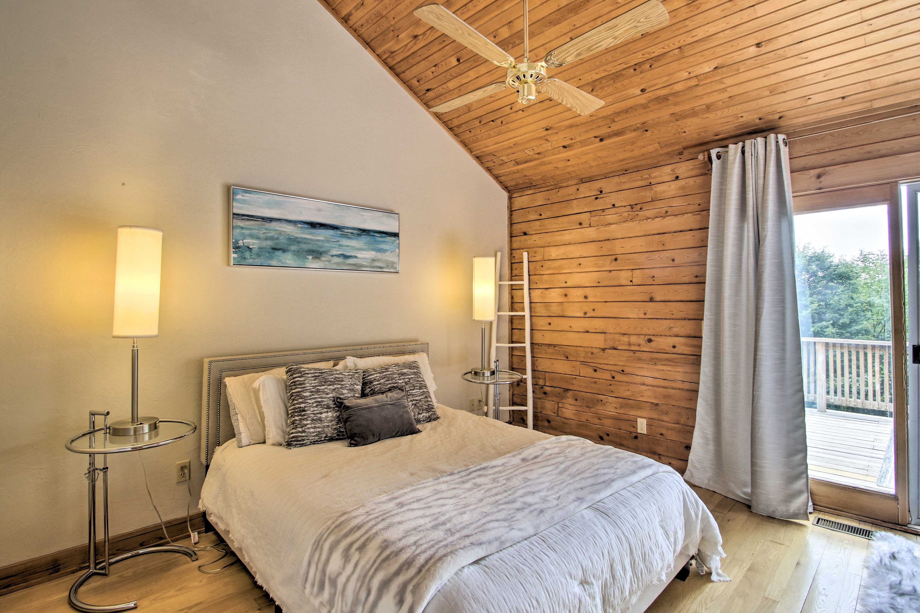 Bedroom 2 | Queen Bed