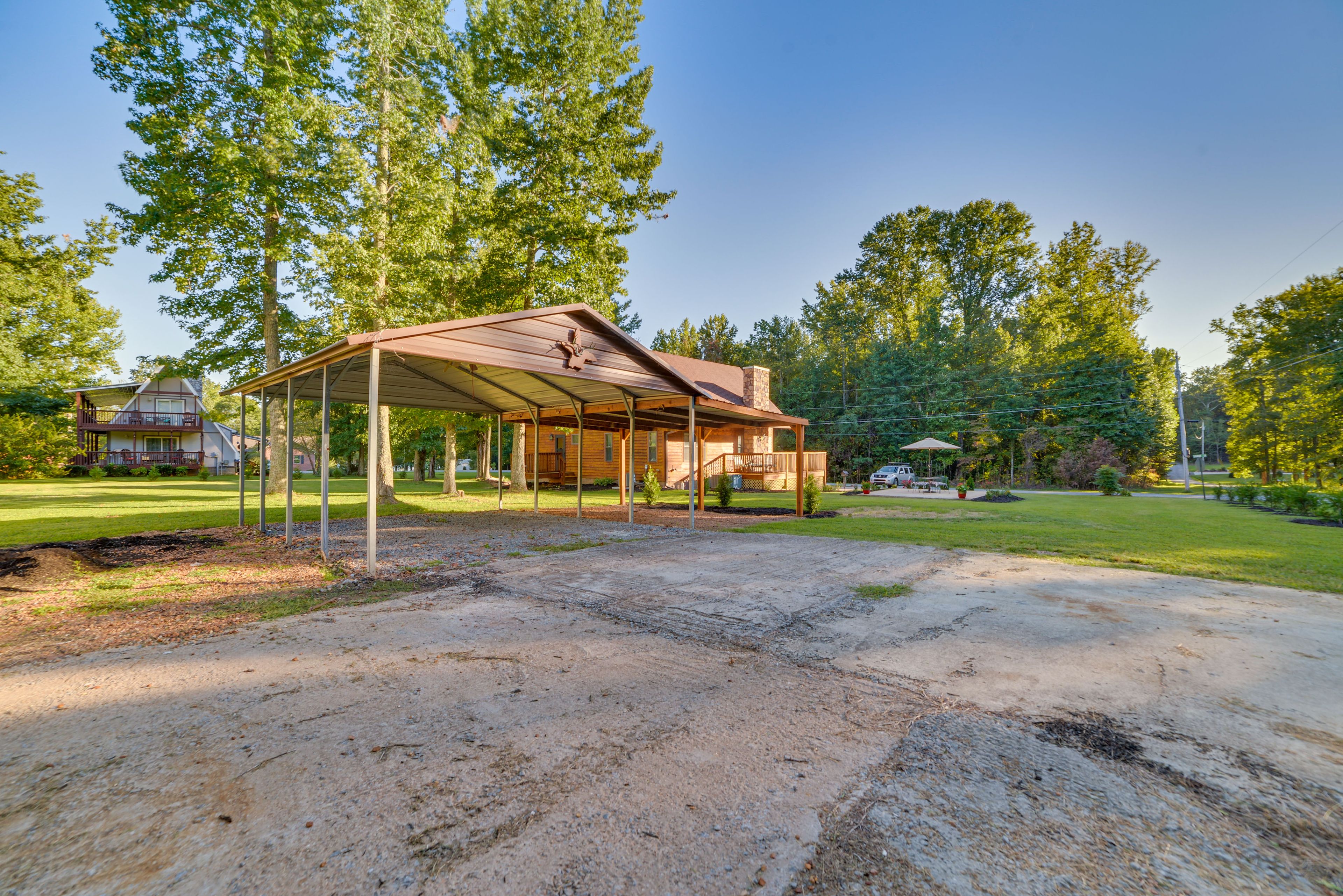 Parking | Covered (2 Vehicles) | Driveway (2 Vehicles) | Boat & Trailer Parking