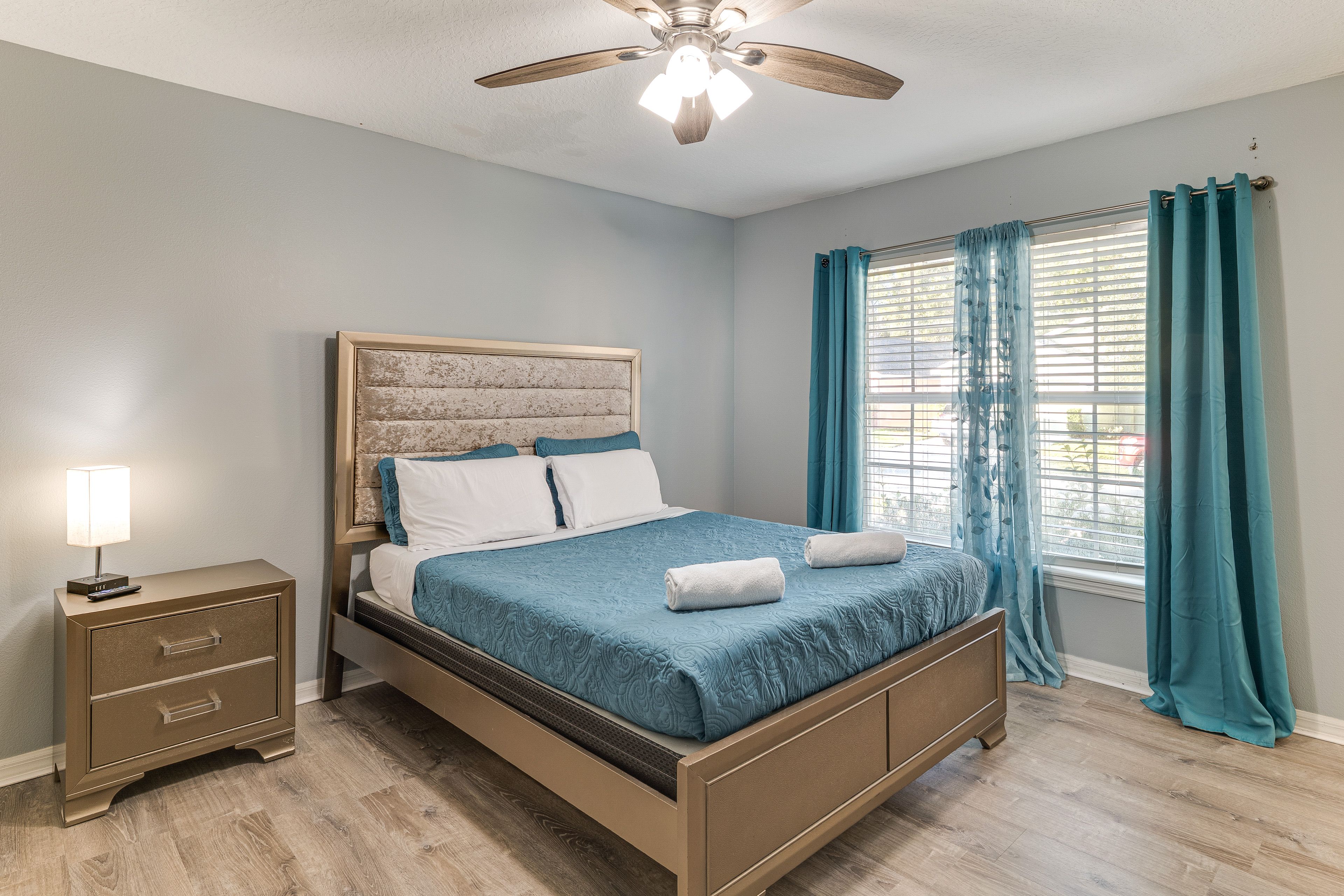 Bedroom 2 | Queen Bed