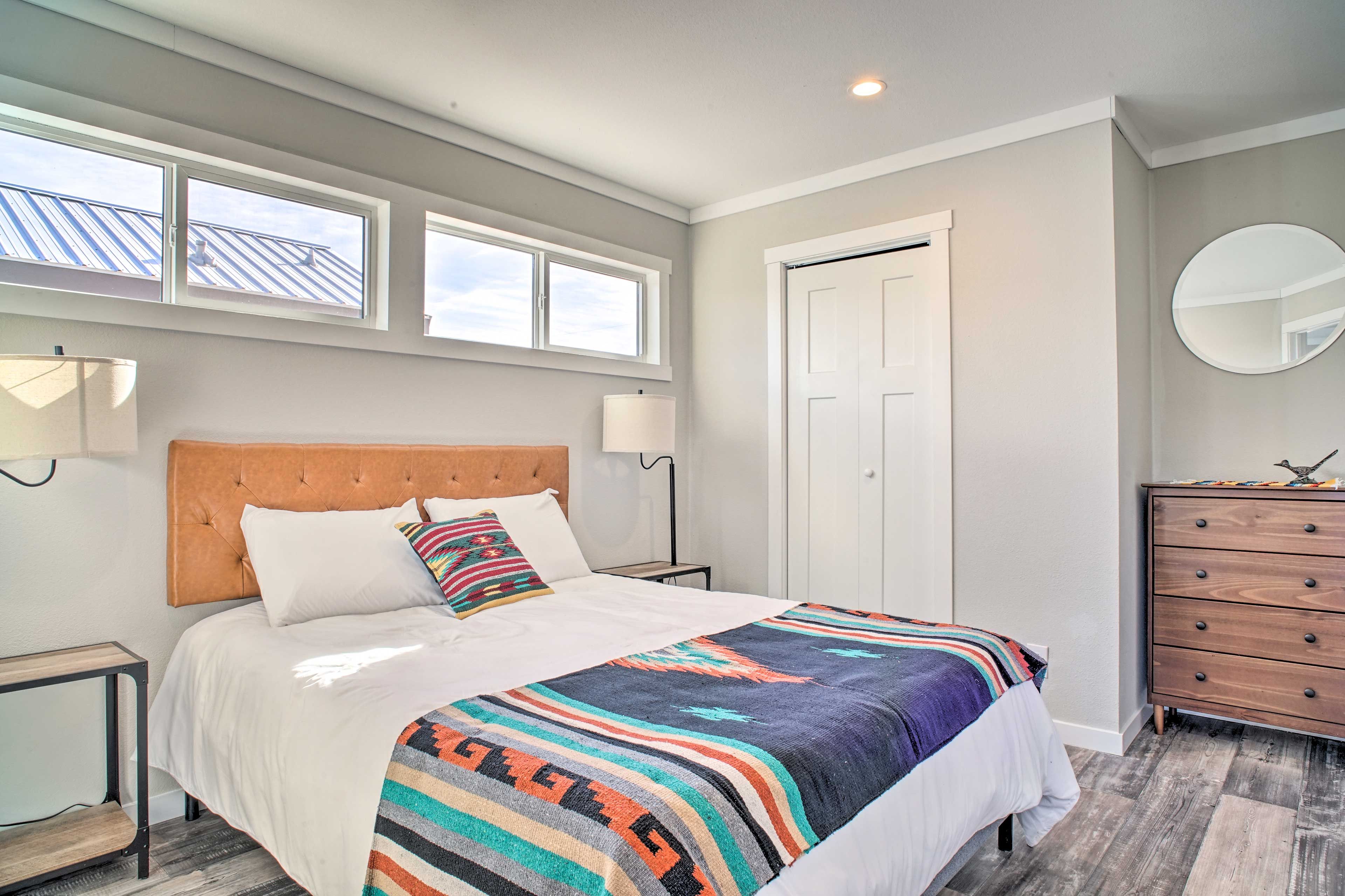 Bedroom | Queen Bed