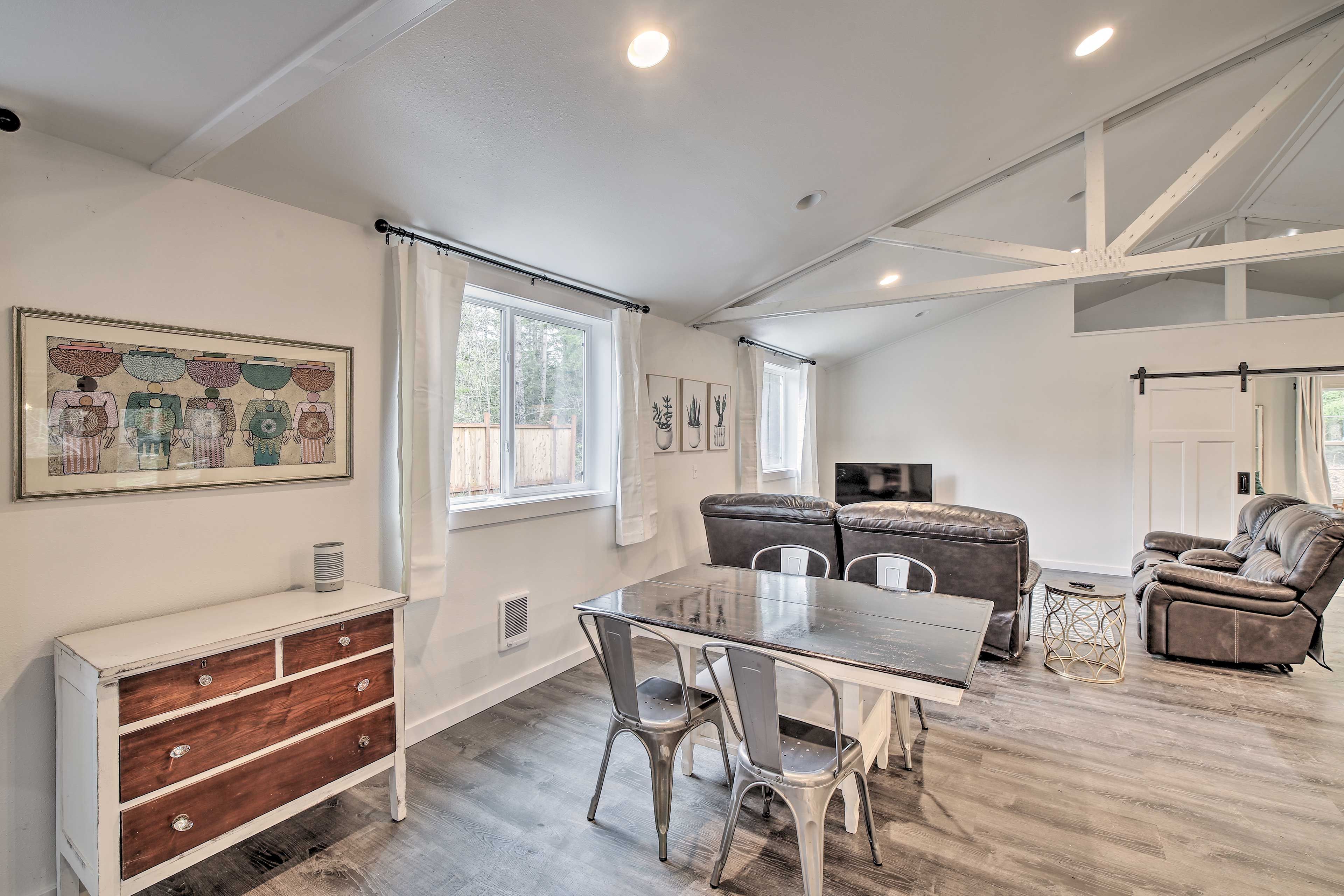 Dining Area | High Chair Available