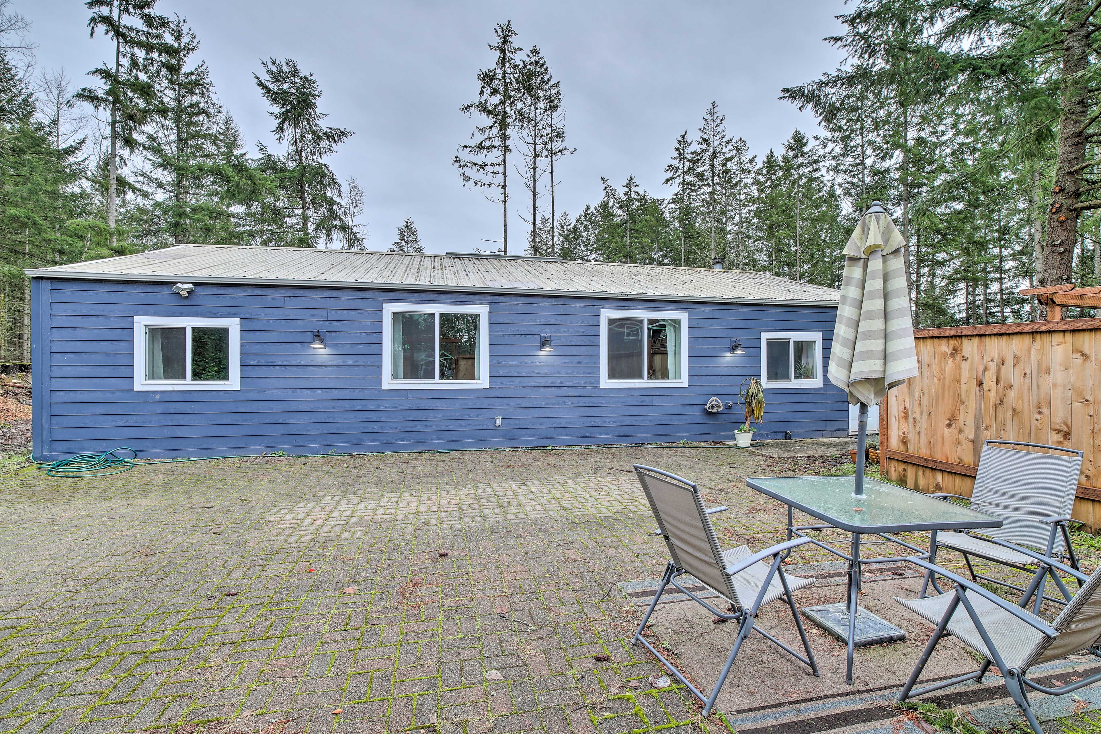 Cottage Exterior | 1 Exterior Security Camera (Facing Out)