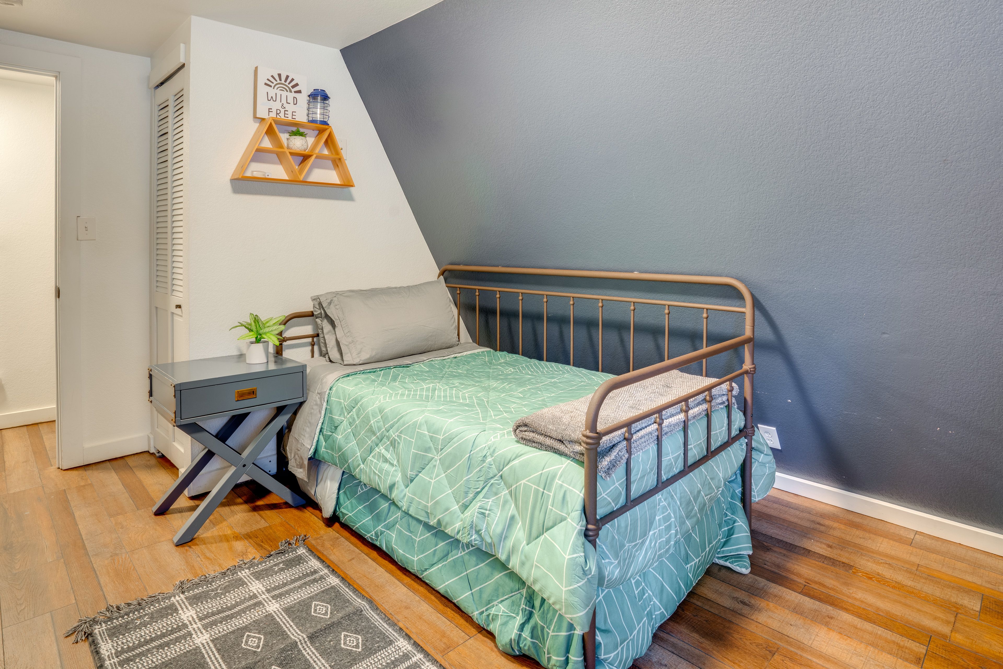 Bedroom 3 | Twin Bed w/ Twin Trundle