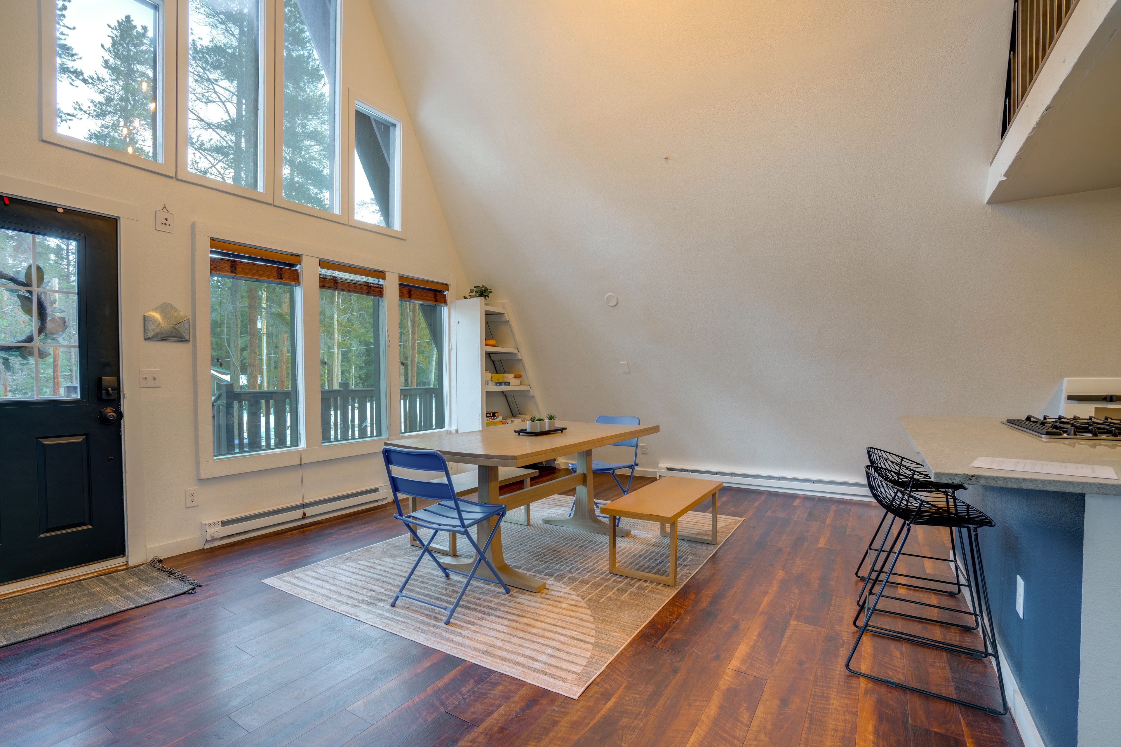 Dining Area | Dishware Provided