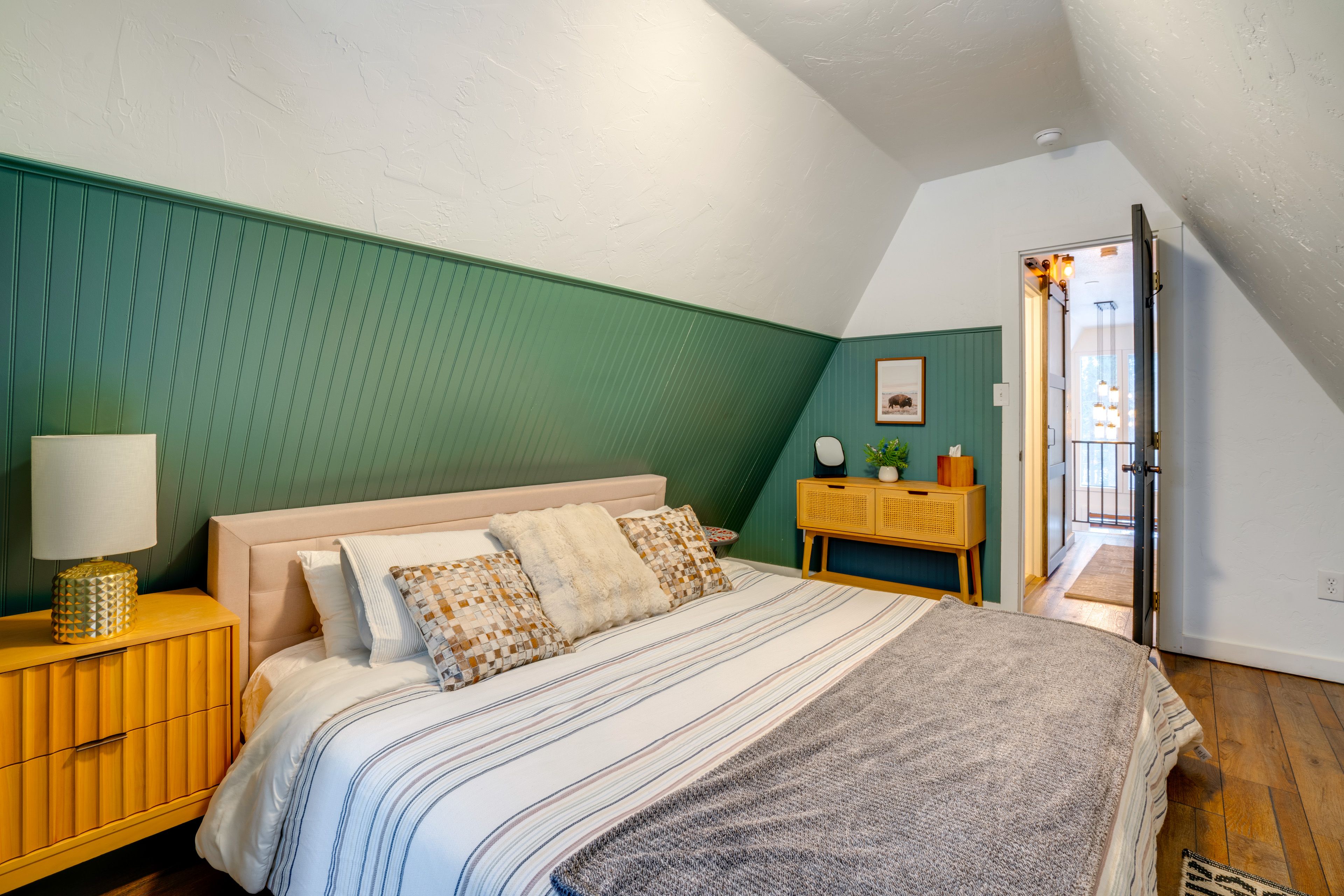 Bedroom 1 | King Bed | Linens Provided