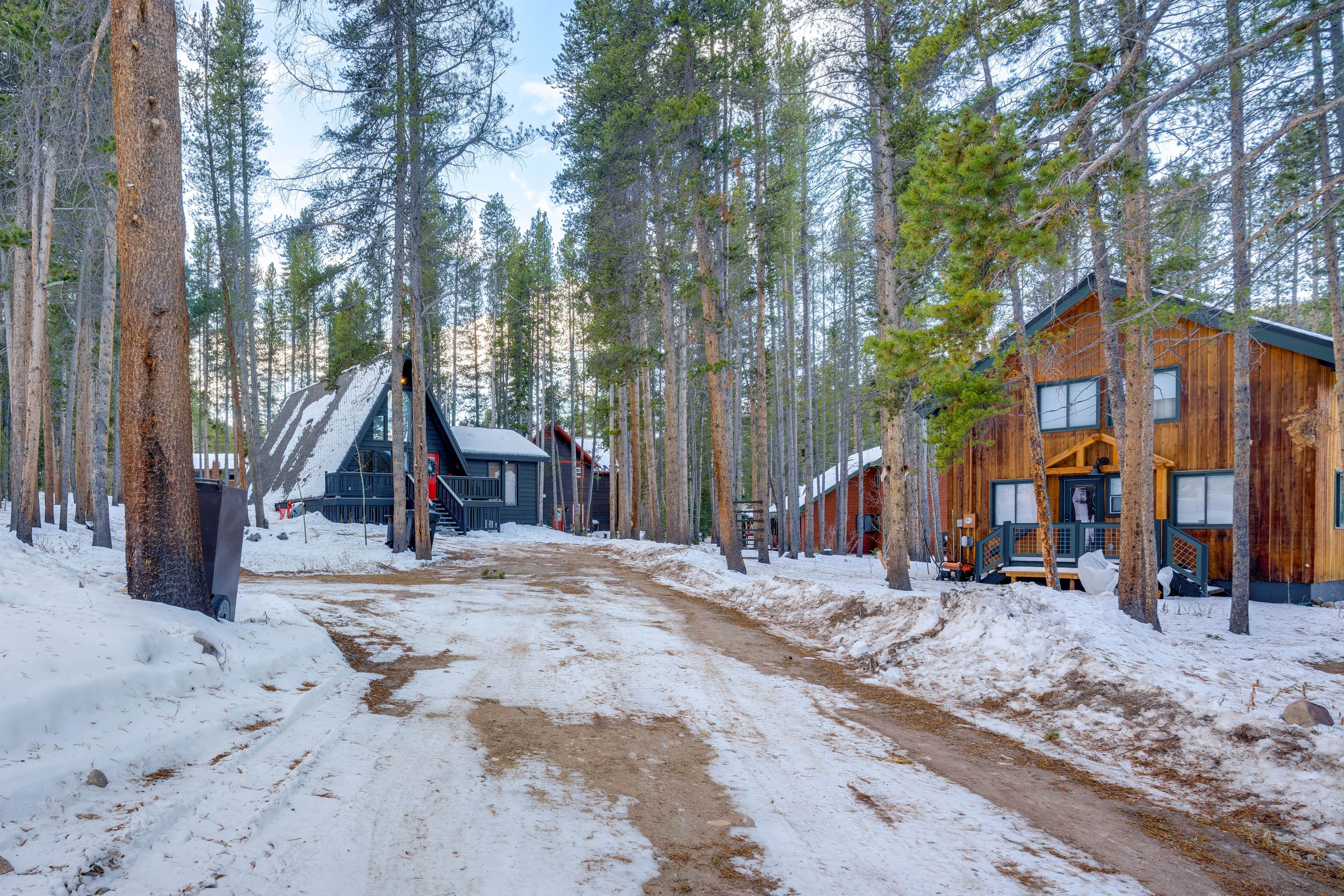 Parking |  Driveway Parking (5 Vehicles)