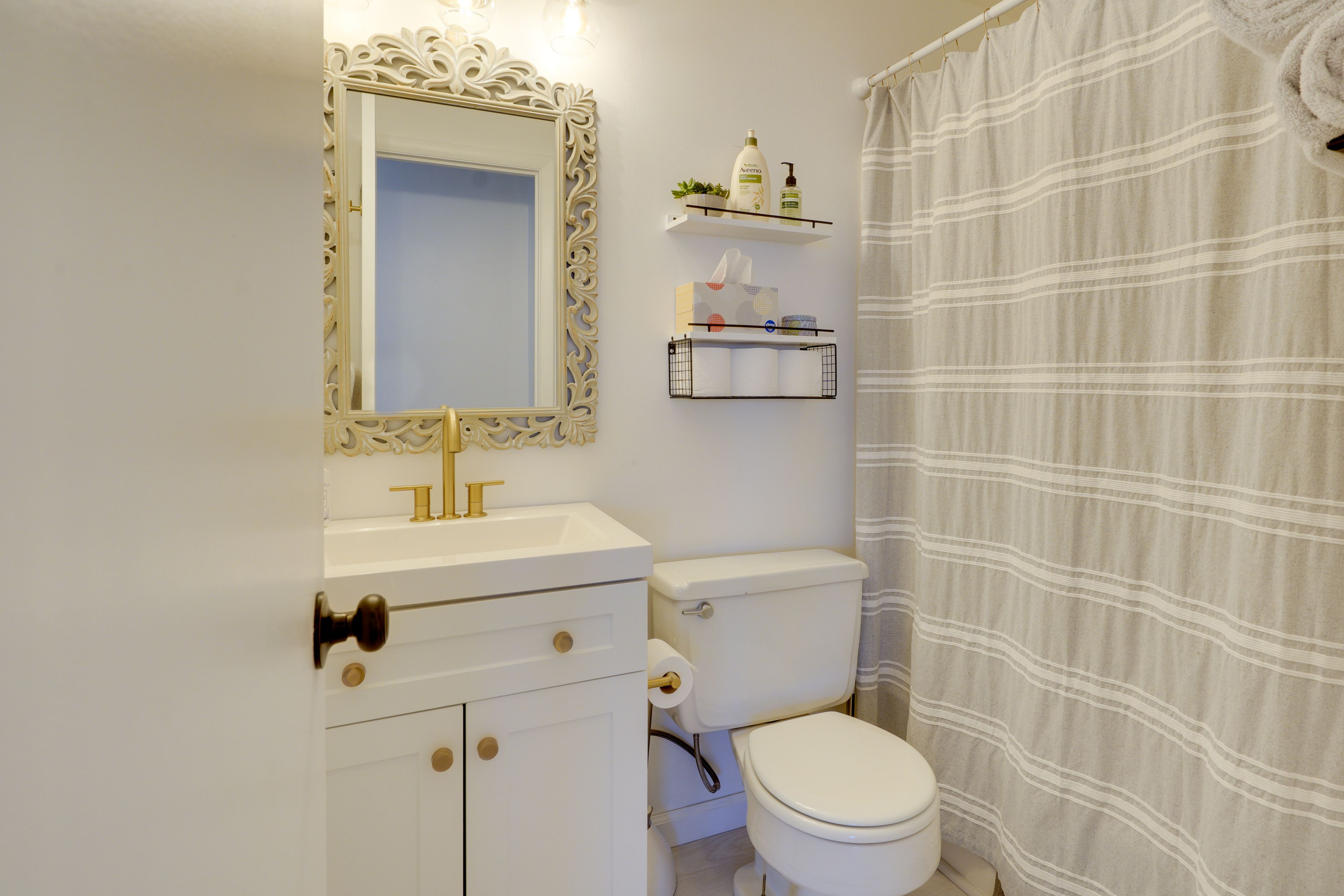 Full Bathroom