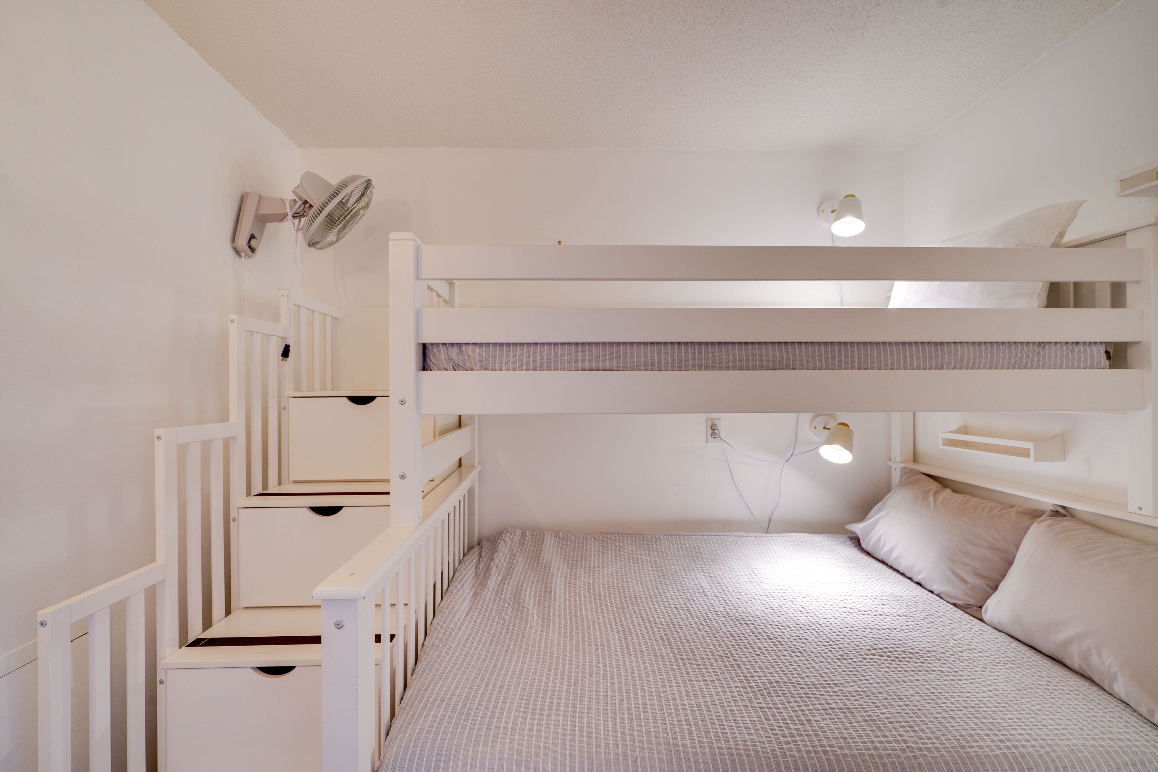 Bedroom 3 | Twin/Full Bunk Bed