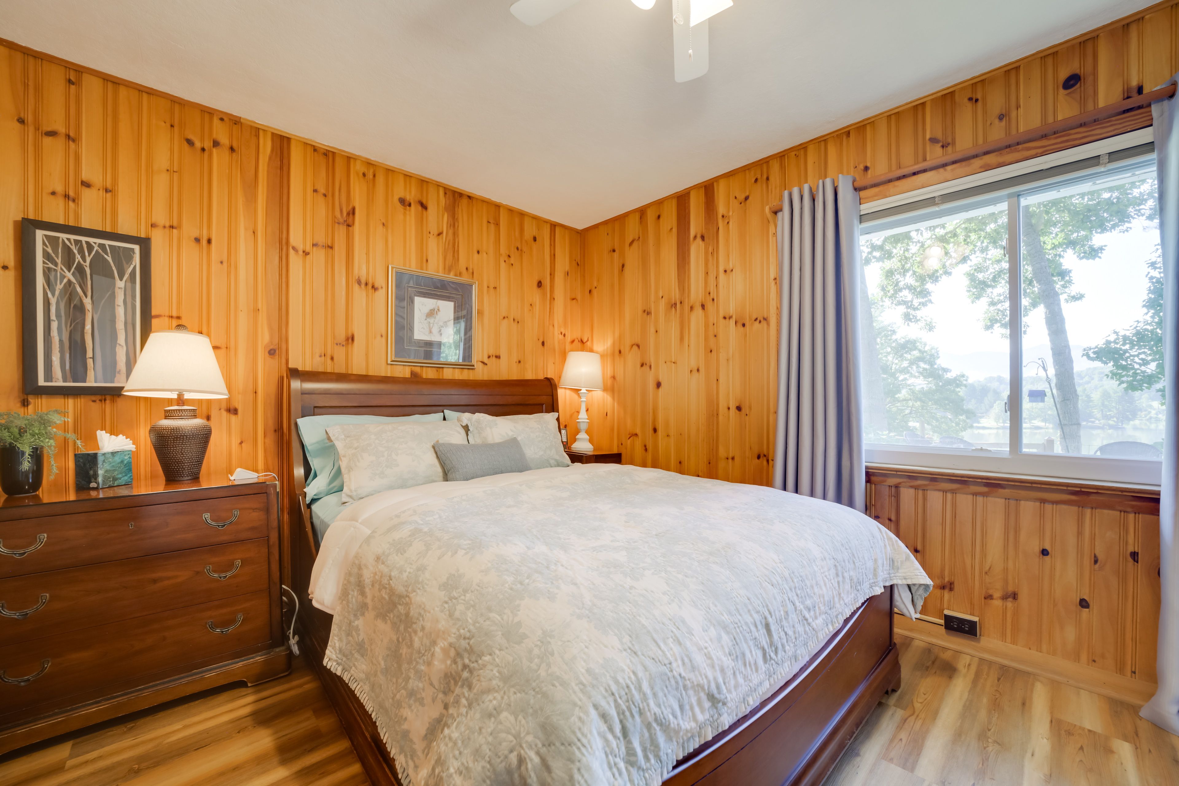 Bedroom 2 | Queen Bed