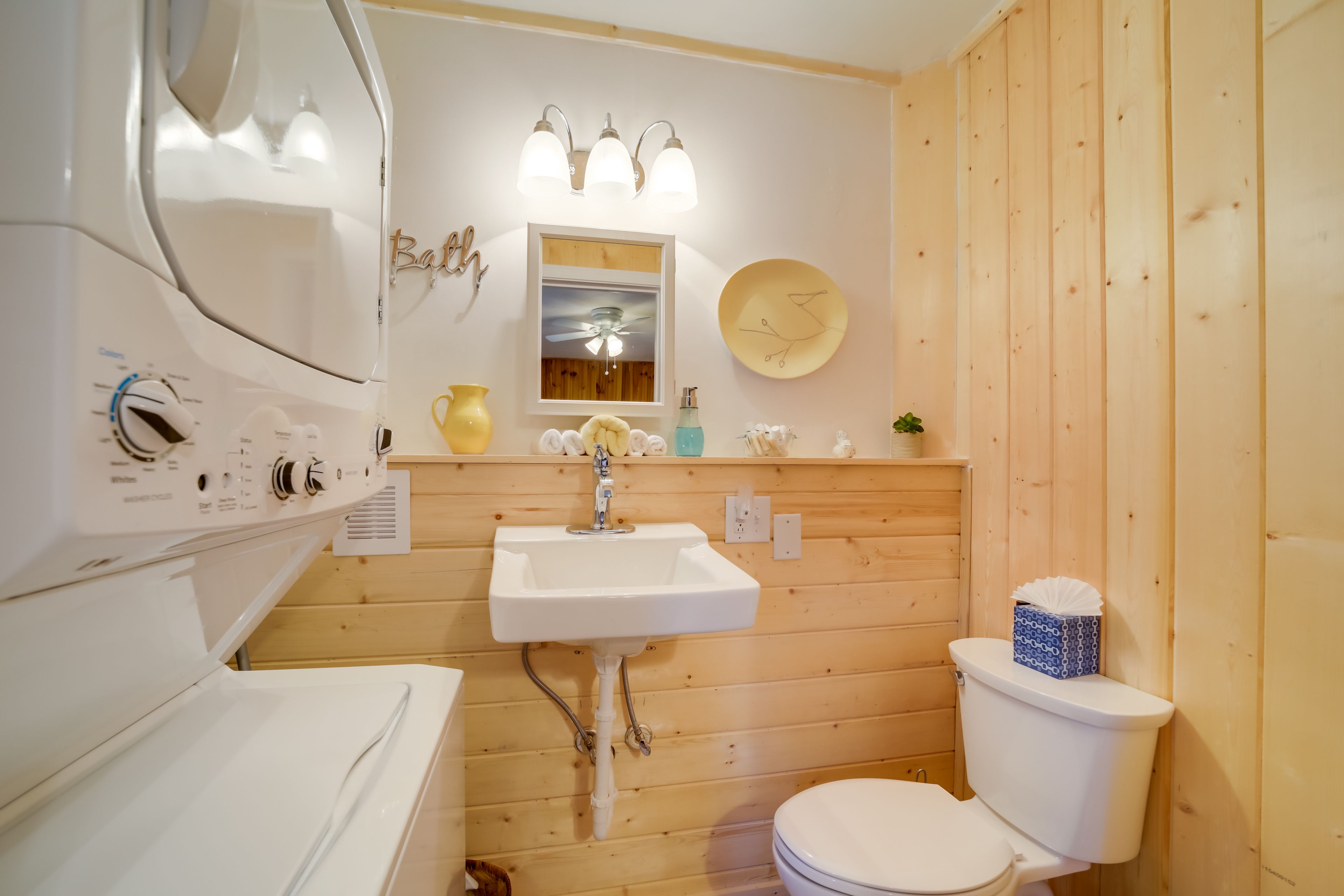En-Suite Bathroom | Washer & Dryer | Complimentary Toiletries