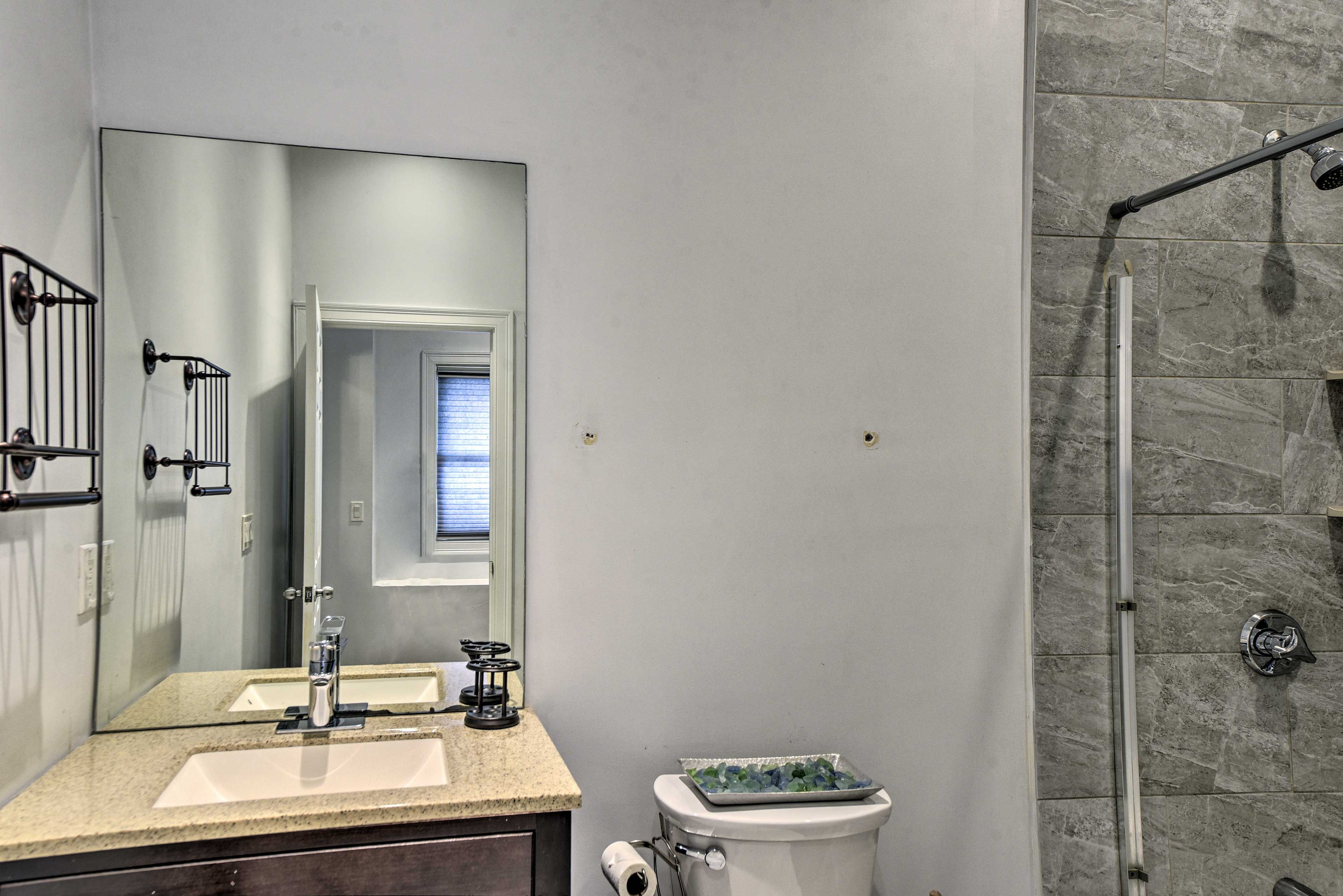 Full Bathroom | Complimentary Toiletries