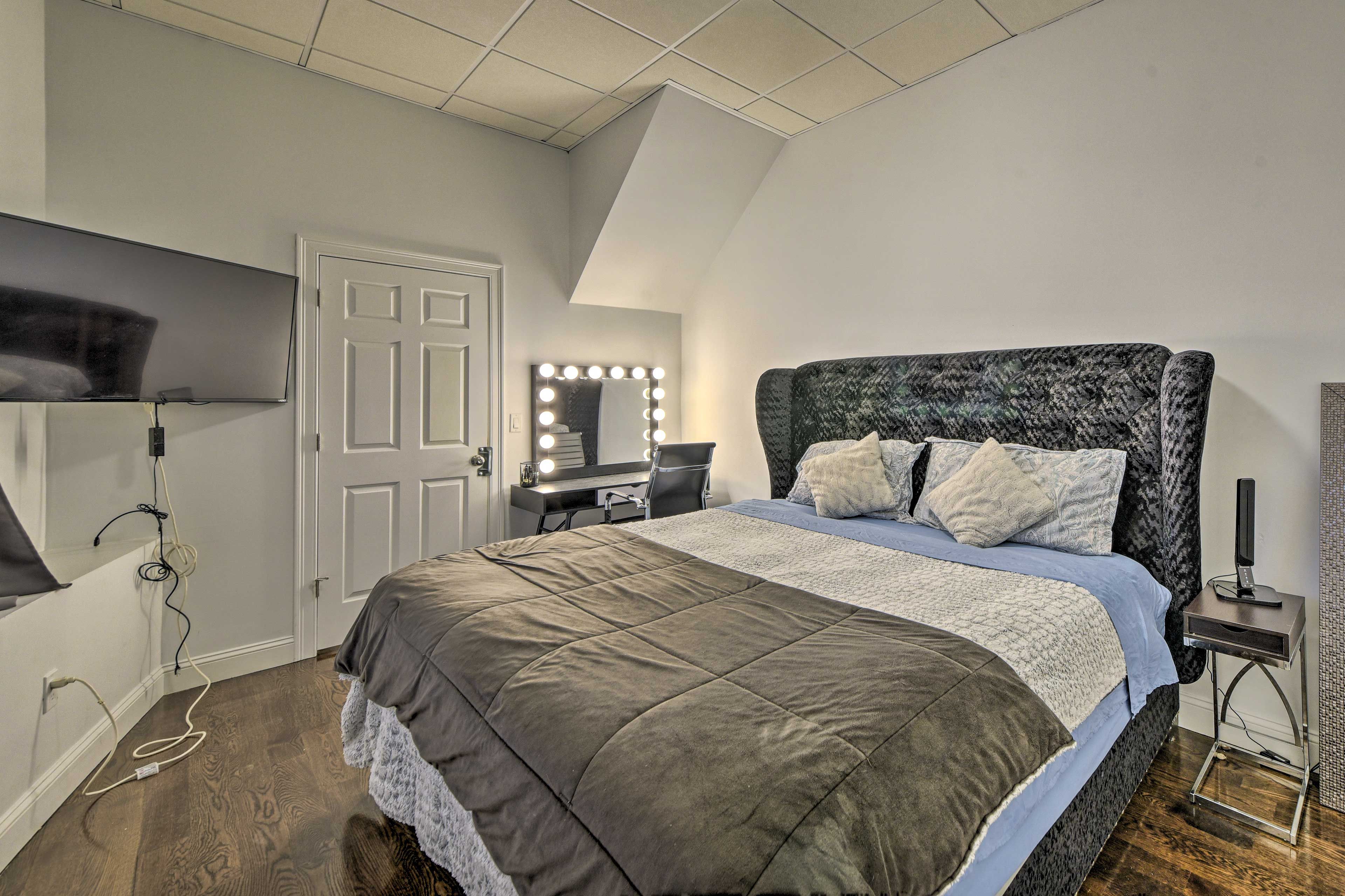 Bedroom | King Bed | Linens Provided | Floor Mattress Available