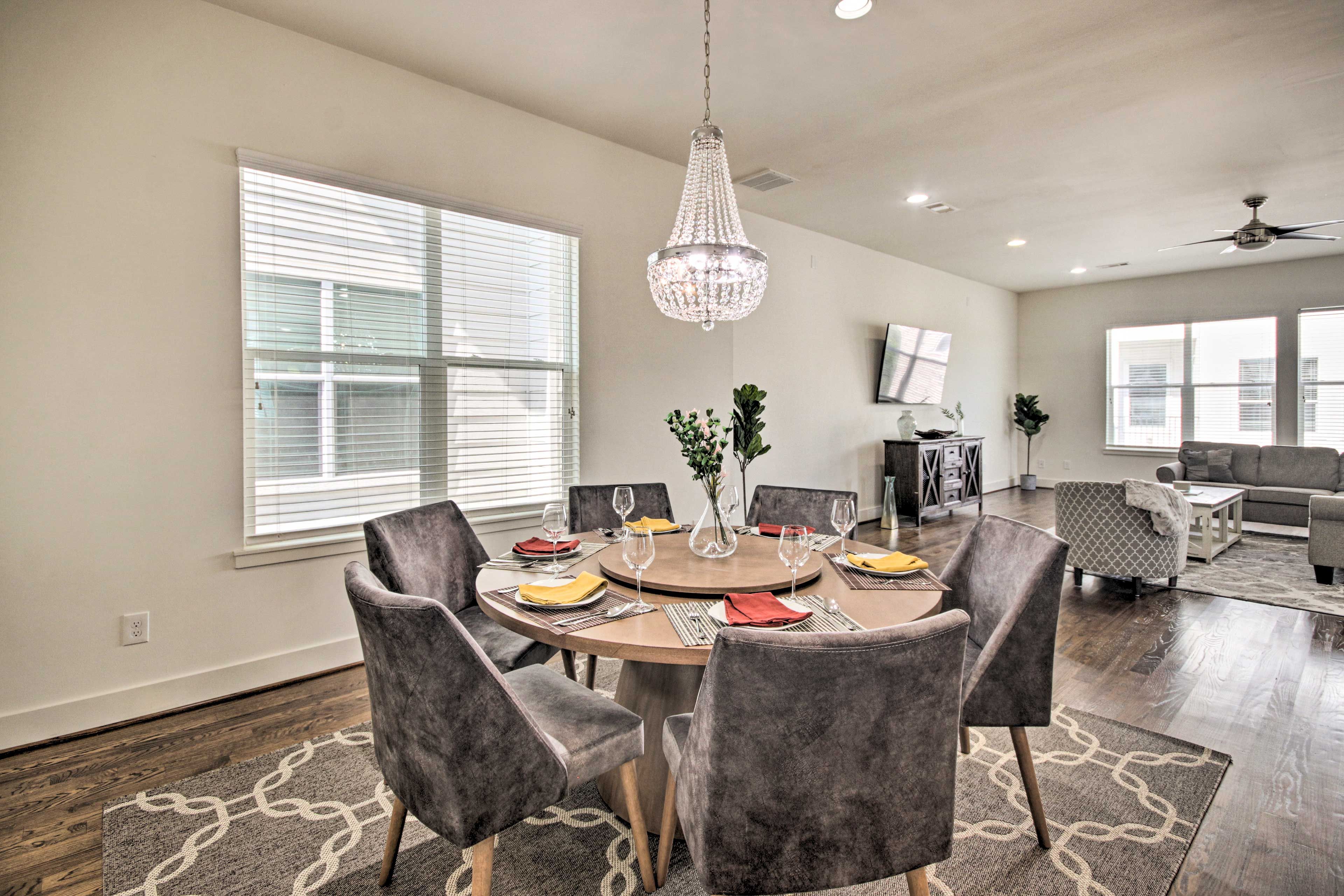 Main Living Area | Dining Area