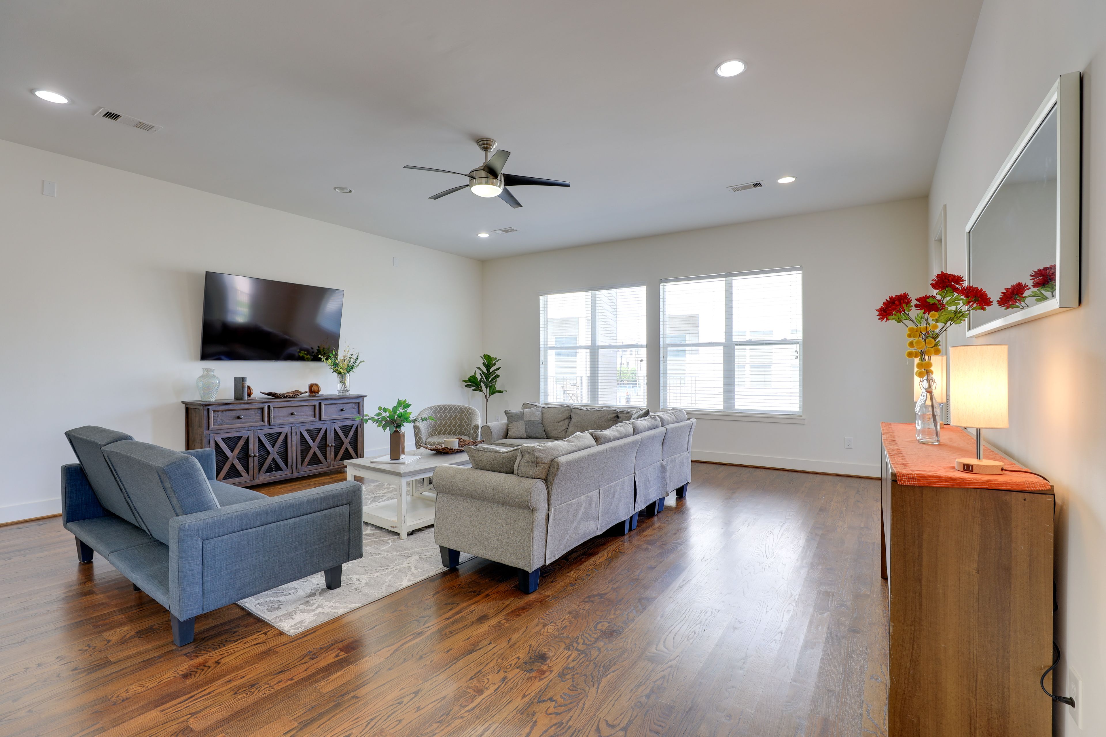 Main Living Area | Smart TV | Futon