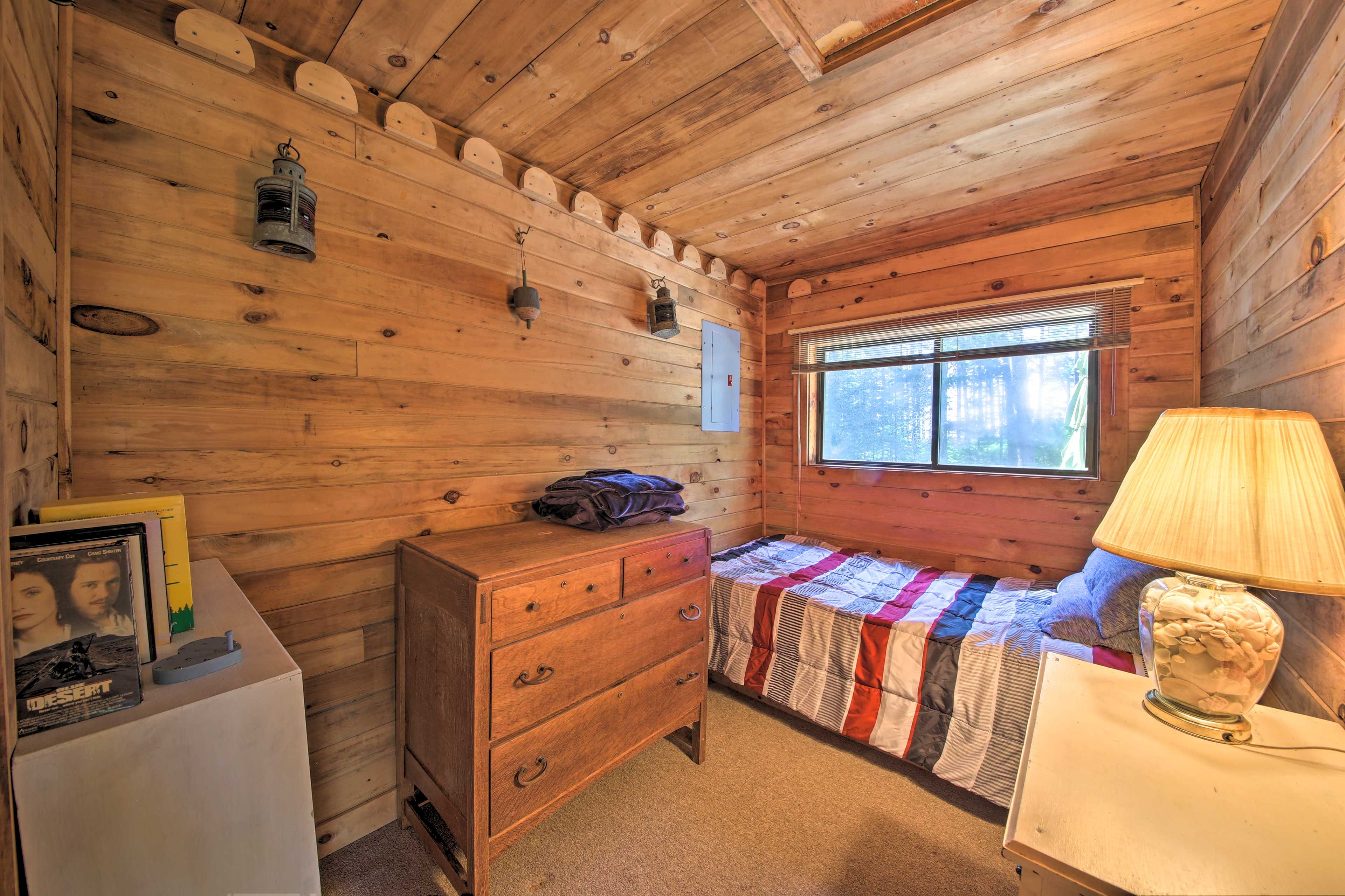 Bedroom 2 | Twin Bed | Linens Provided
