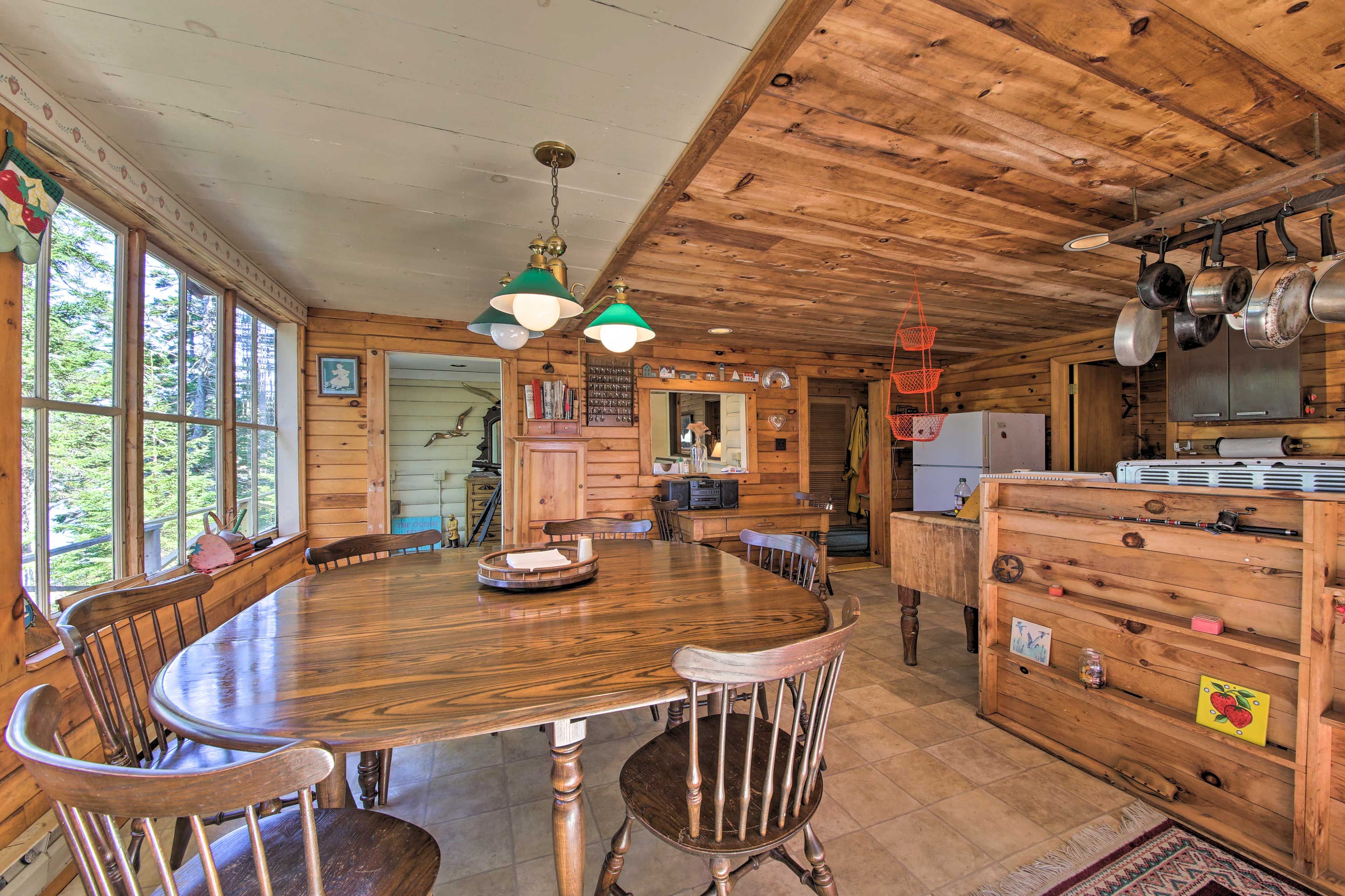 Kitchen & Dining Area