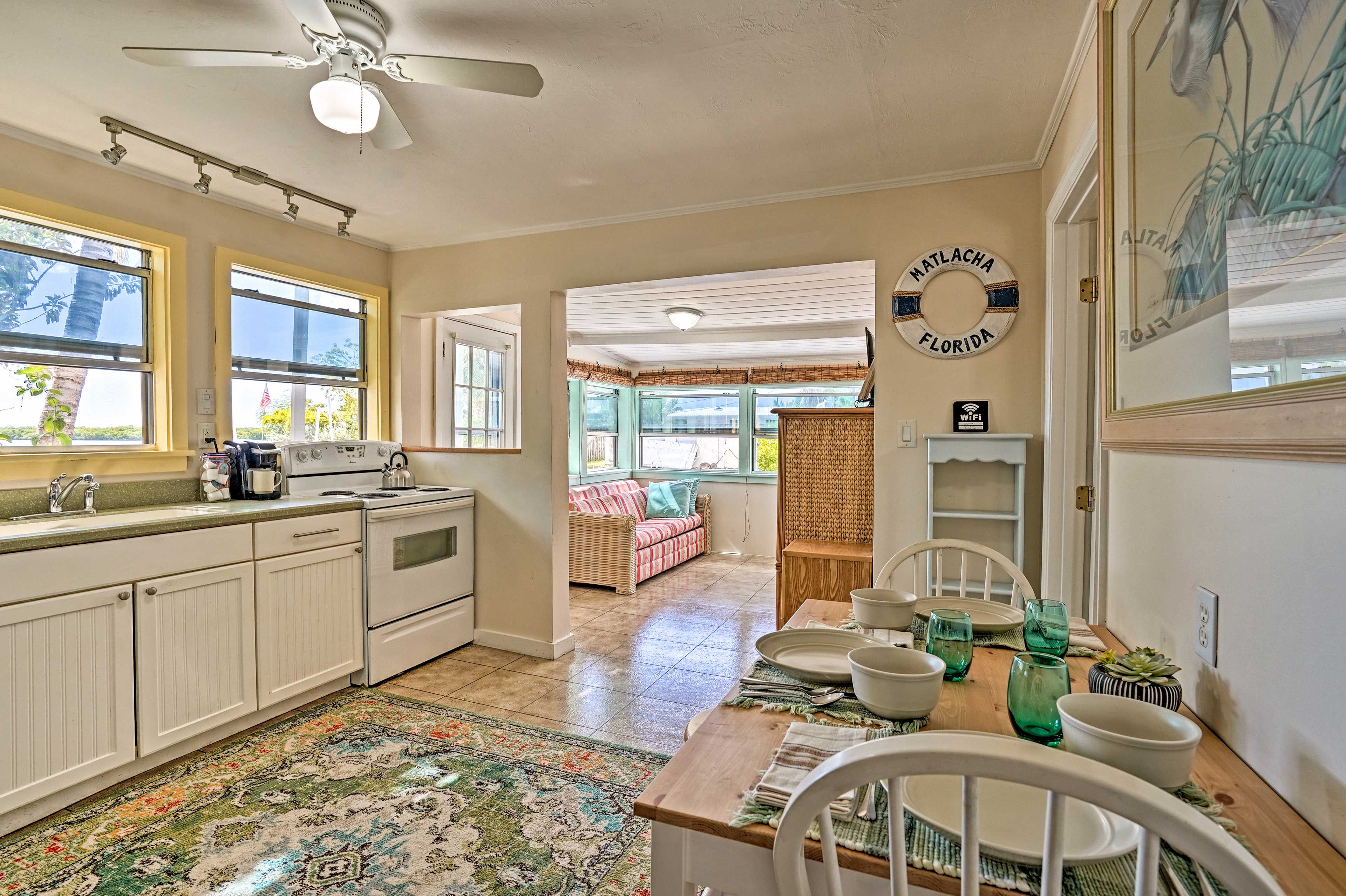 Dining Area | Dishware Provided