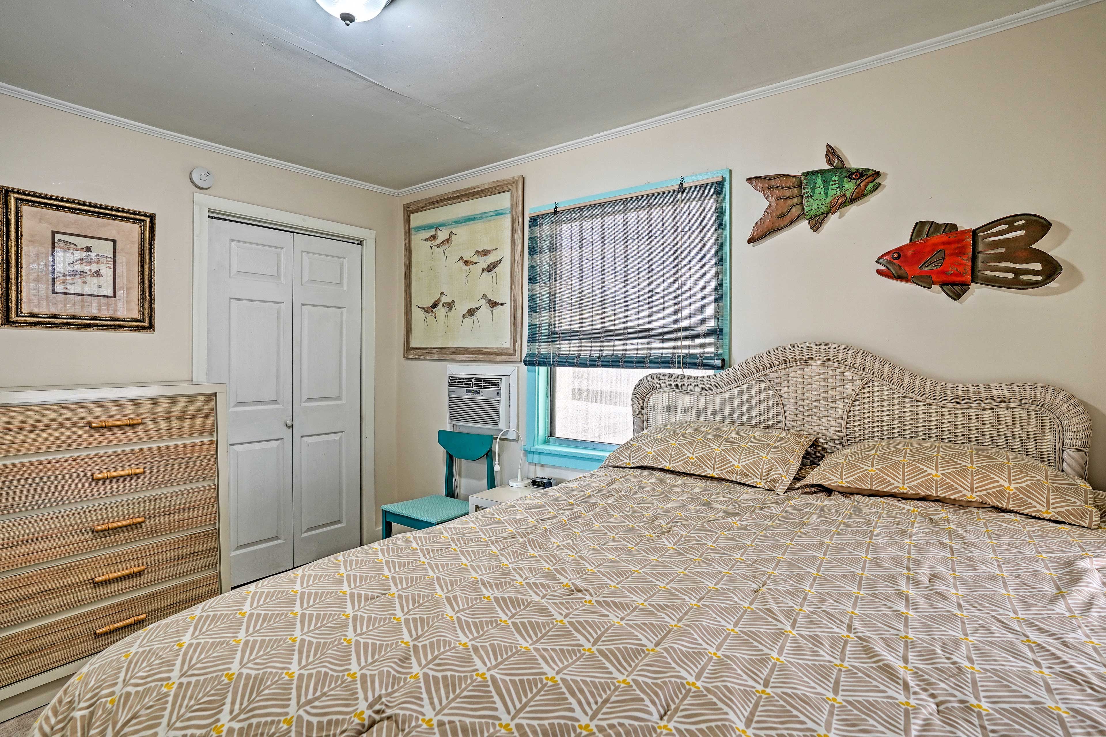 Bedroom 1 | Queen Bed | Linens Provided