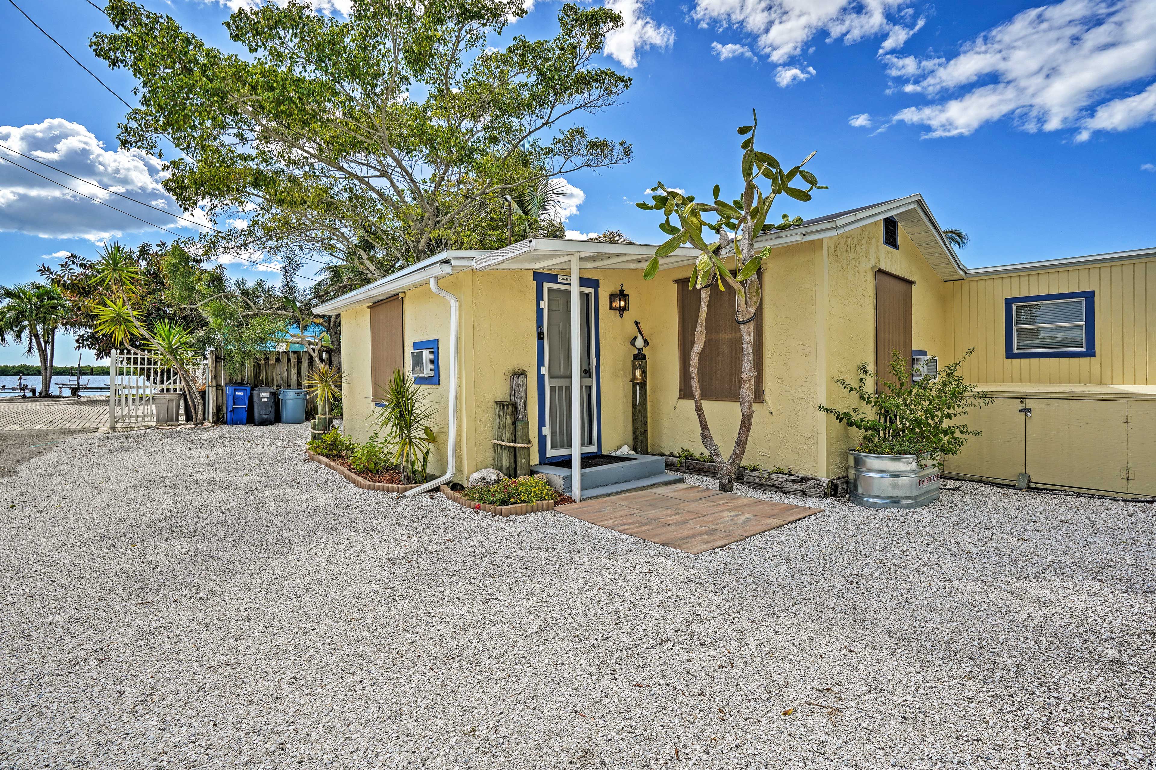 Parking | Driveway (2 Vehicles) | RV & Trailer Parking