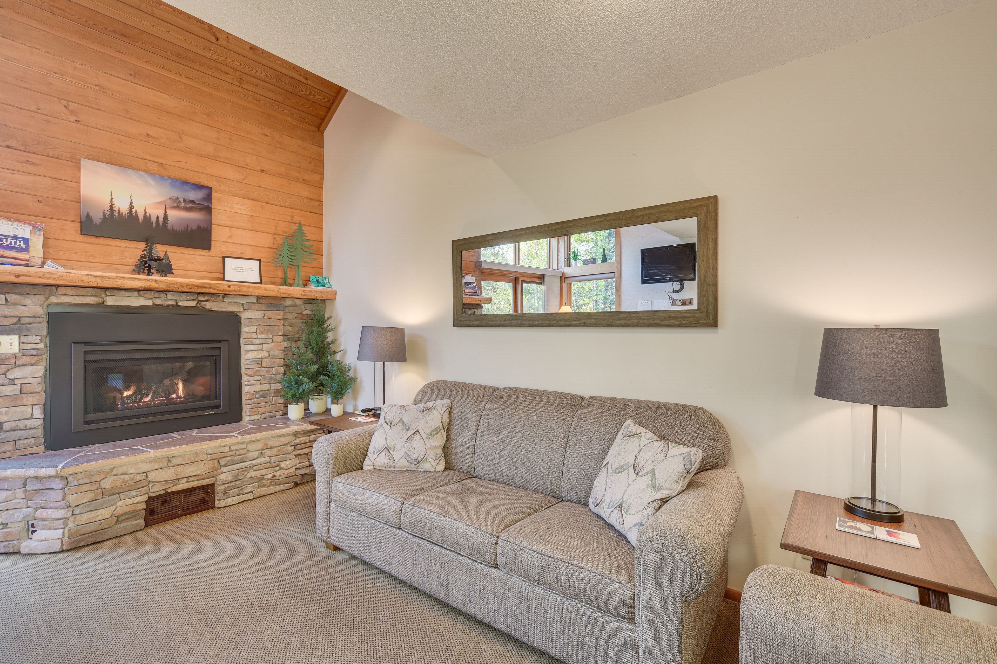 Living Room | 1st Floor | Sleeper Sofa | Gas Fireplace | Free WiFi | Central A/C