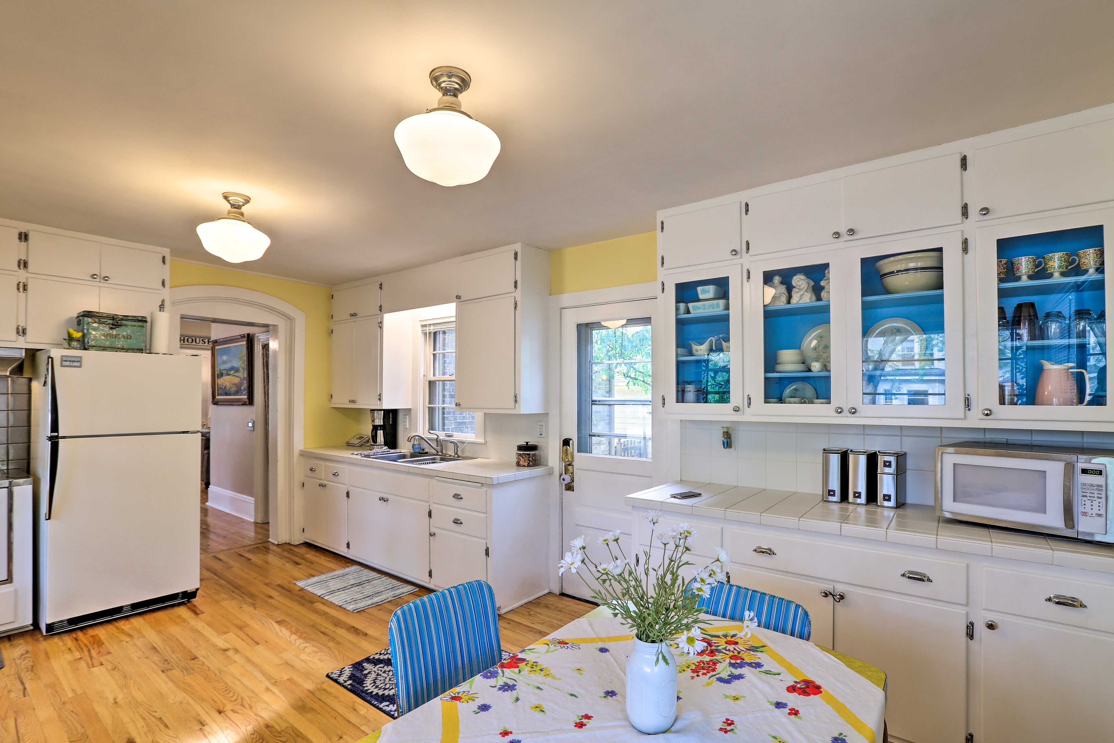 Well-Equipped Kitchen | Push-Button Oven | Toaster