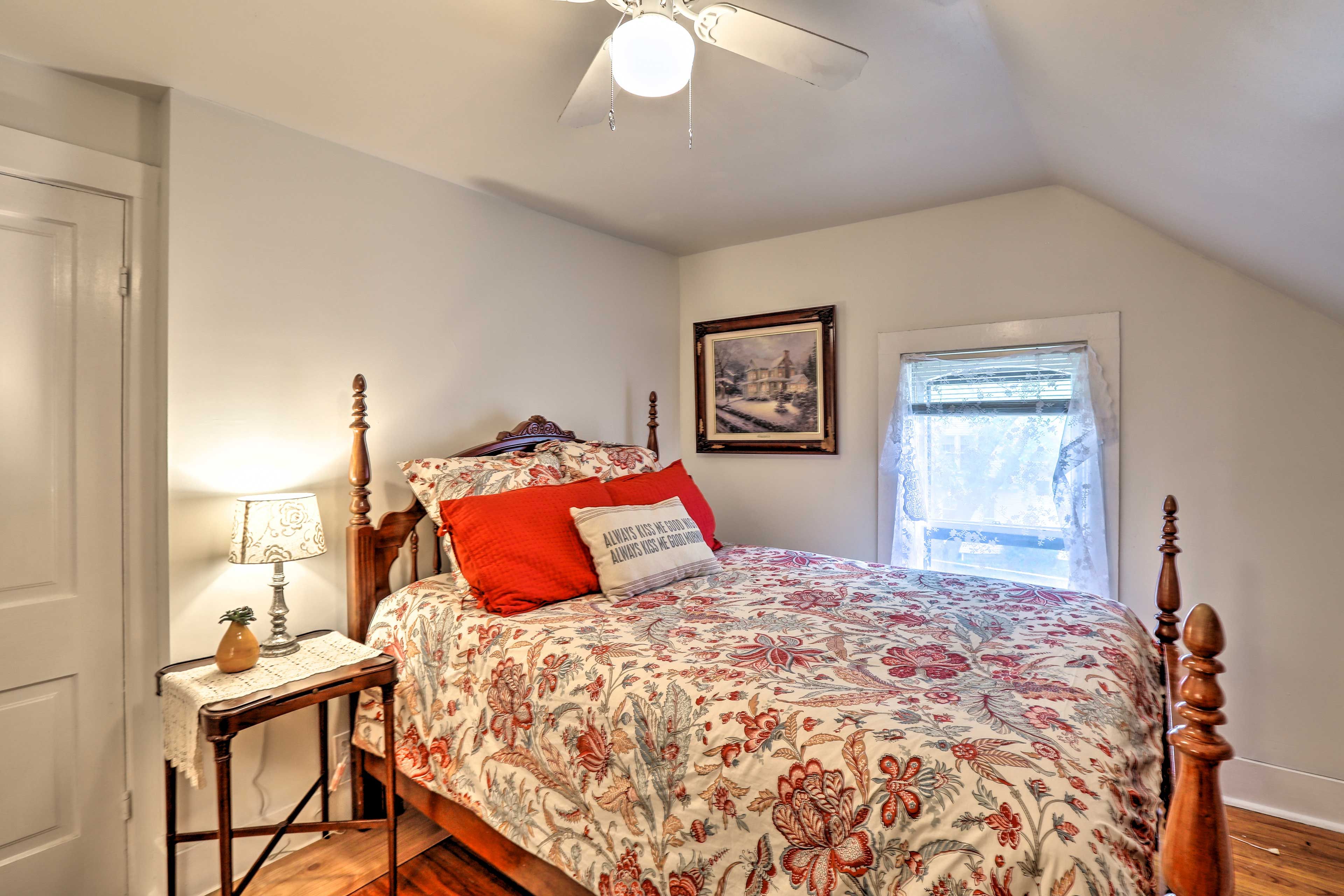 Bedroom 1 | Queen Bed