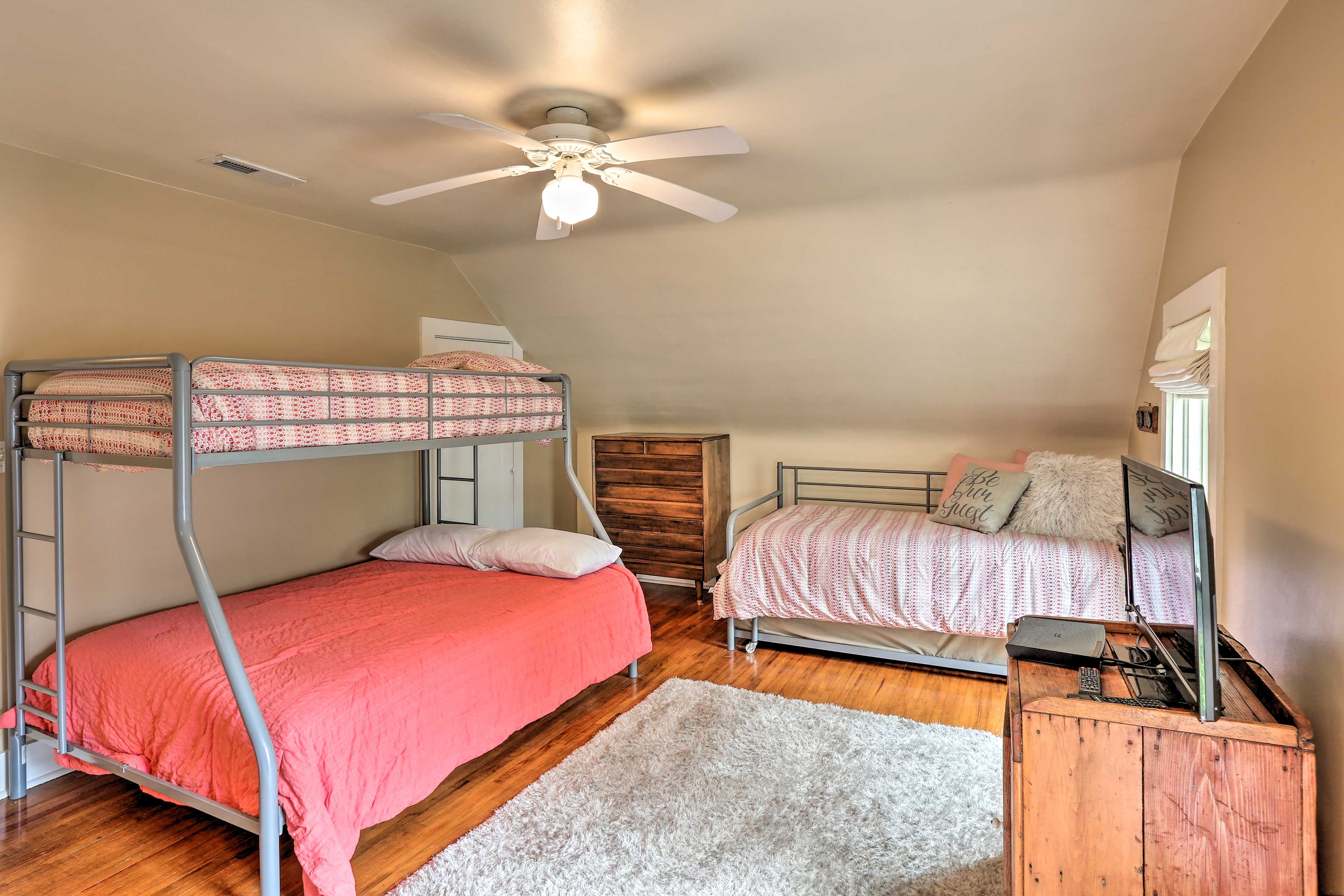 Bedroom 2 | Twin/Full Bunk Bed | Twin Bed w/ Twin Trundle